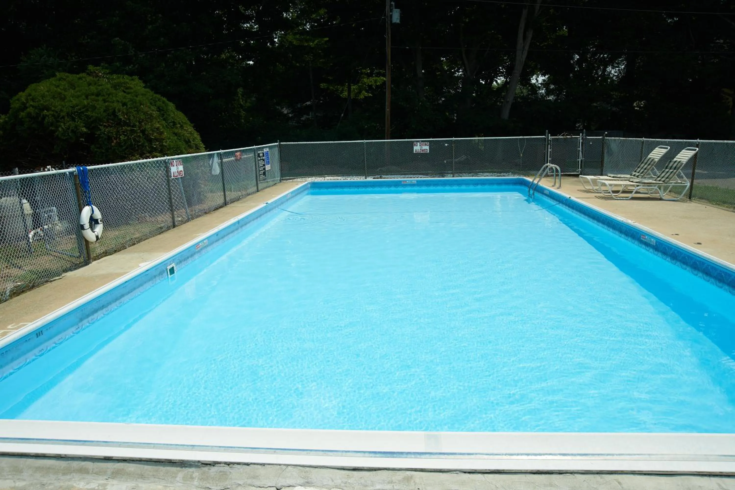 Swimming pool in Clinton Motel