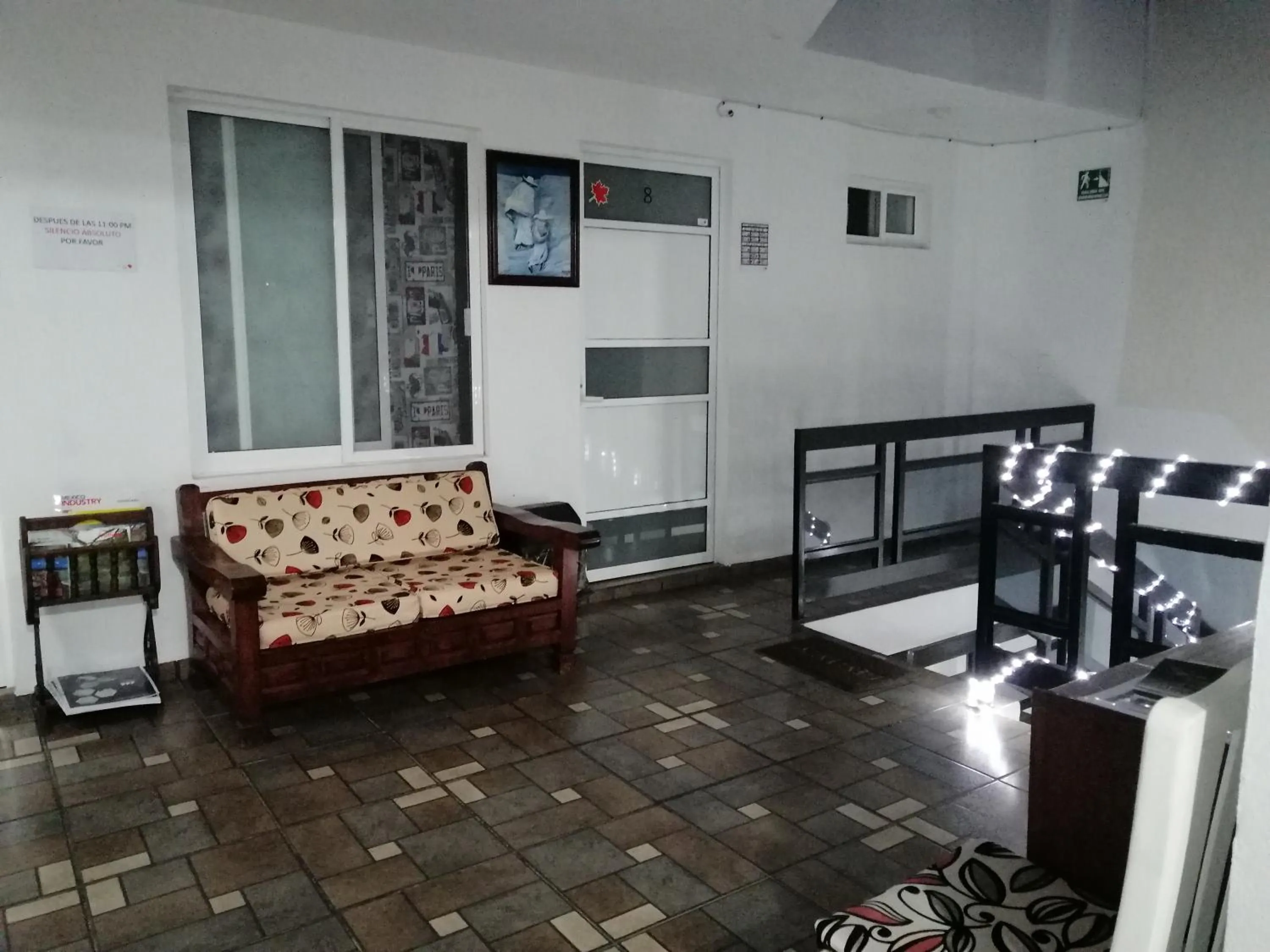 Living room in Hostal Maple