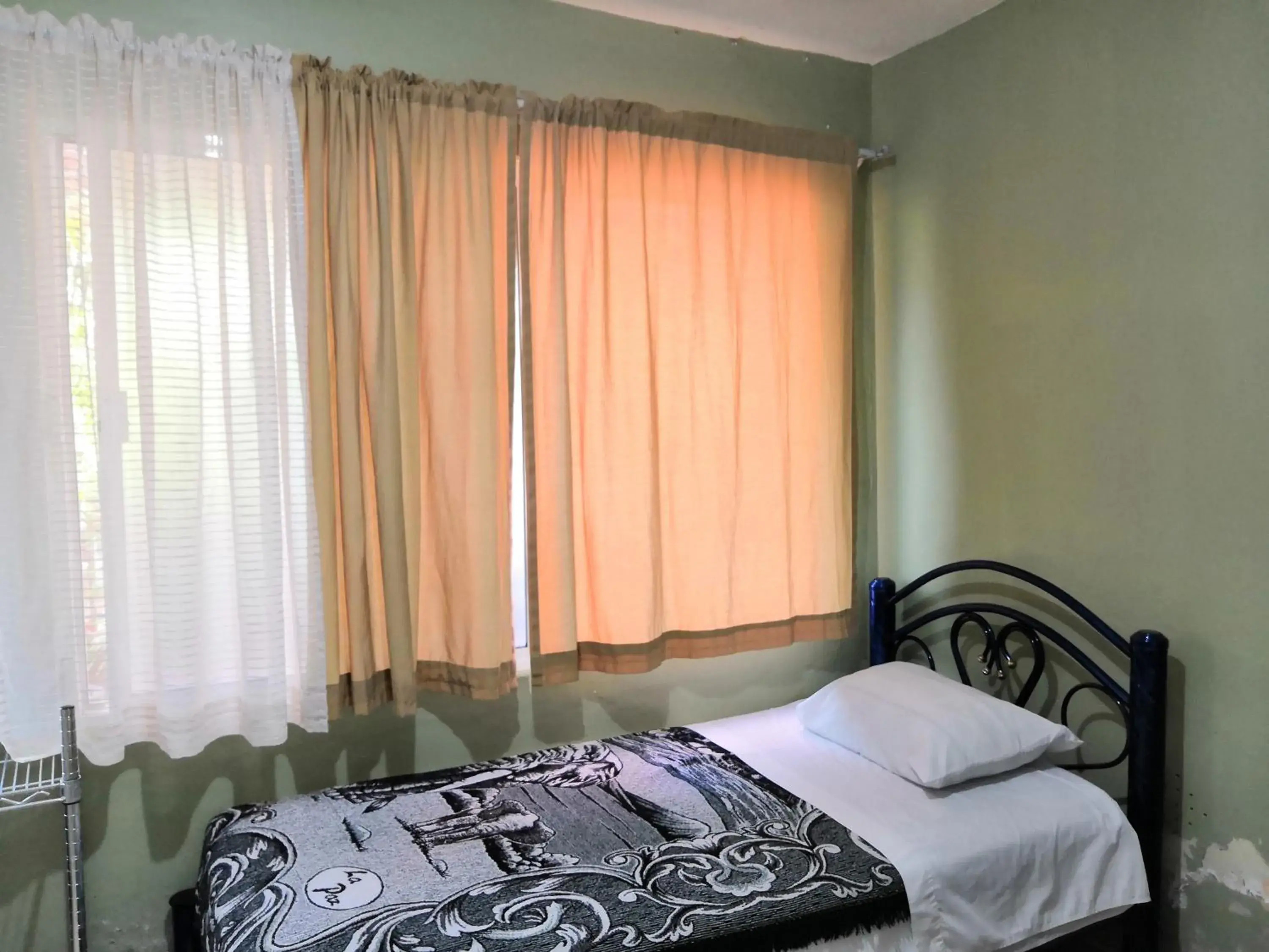 Triple Room with Shared Bathroom in Hostal Maple Triple Room with Shared Bathroom in Hostal Maple