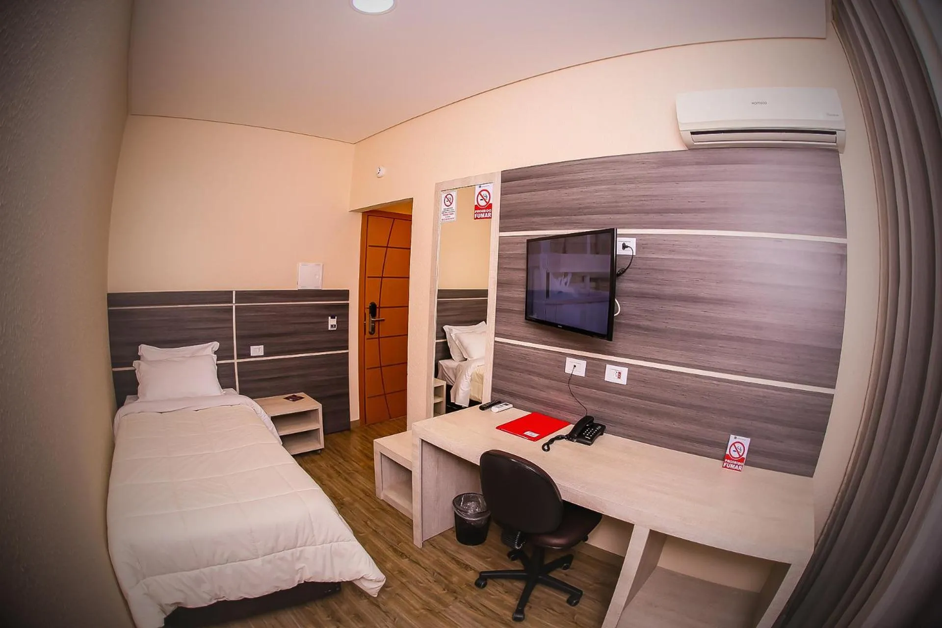 Bed in Garda Hotel