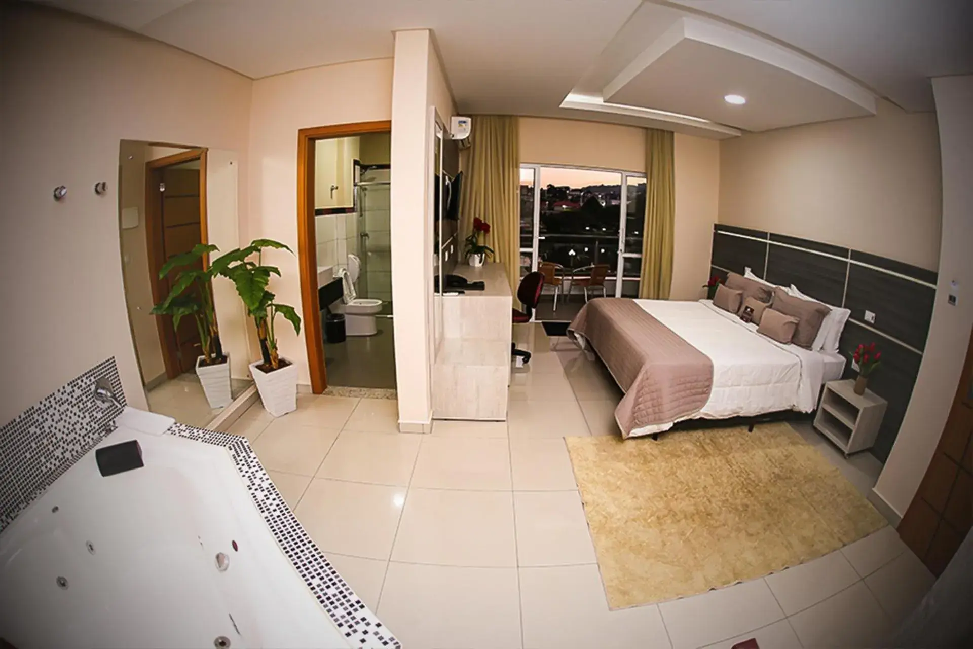 Deluxe King Suite - single occupancy in Garda Hotel Deluxe King Suite - single occupancy in Garda Hotel