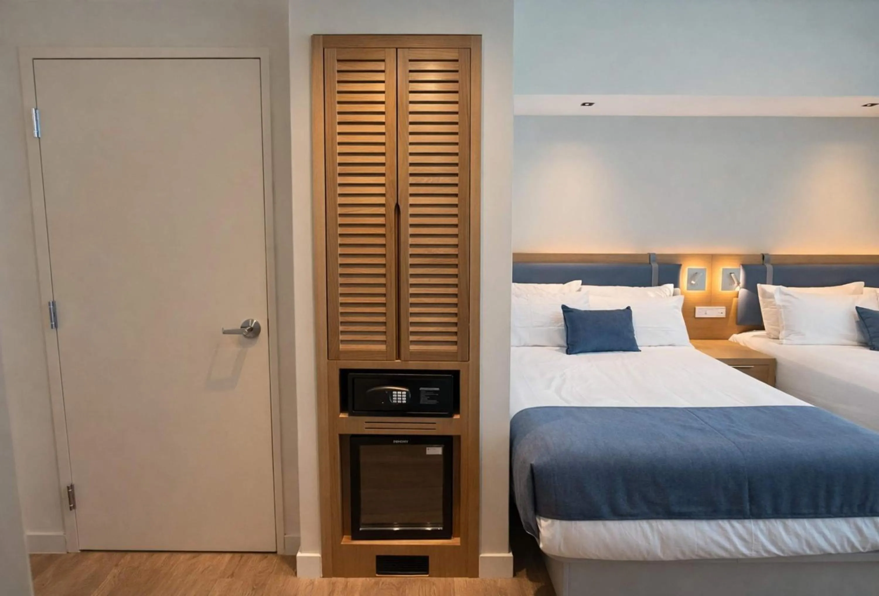Photo of the whole room, Bed in Dolce by Wyndham Miami Beach