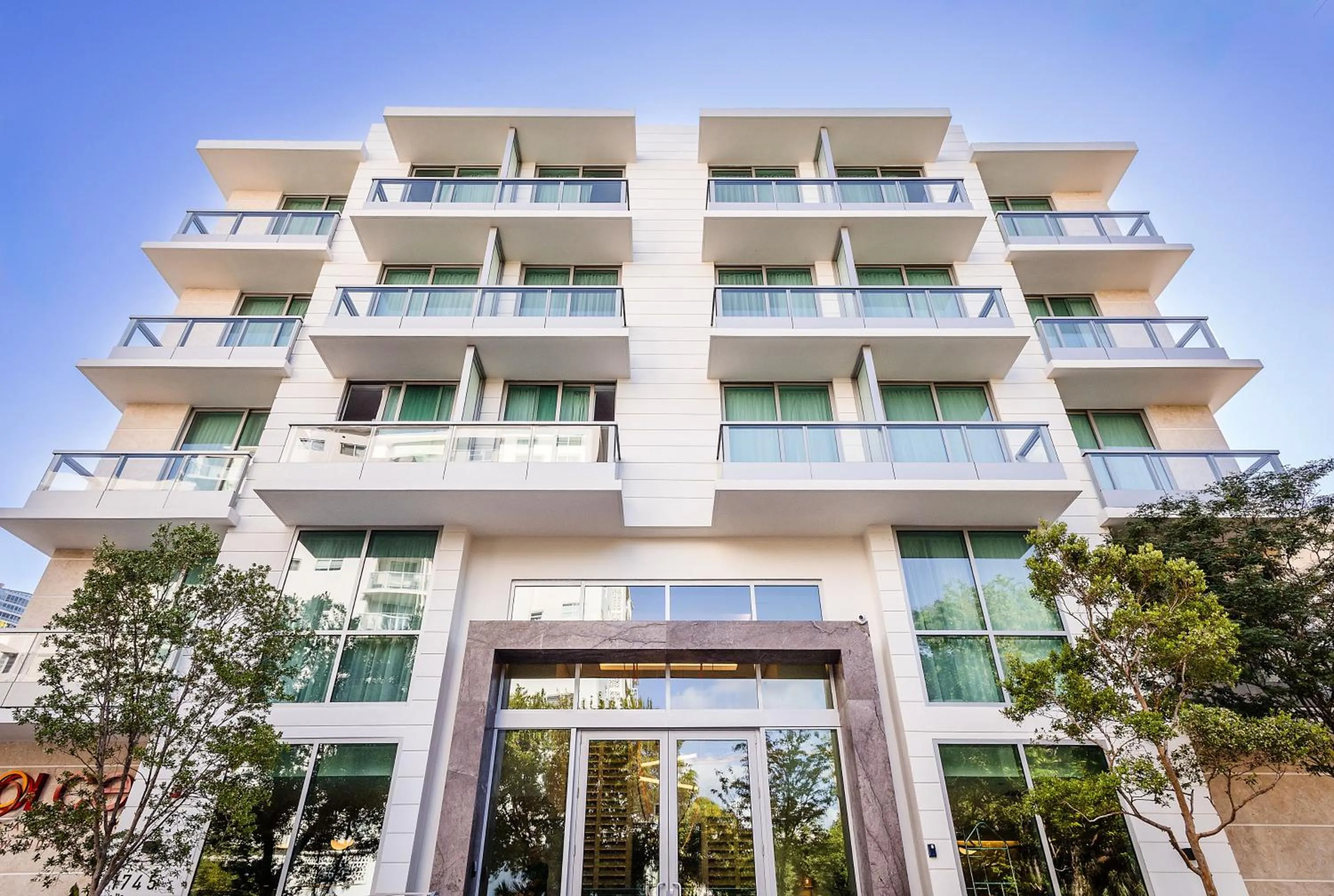 Facade/entrance in Dolce by Wyndham Miami Beach