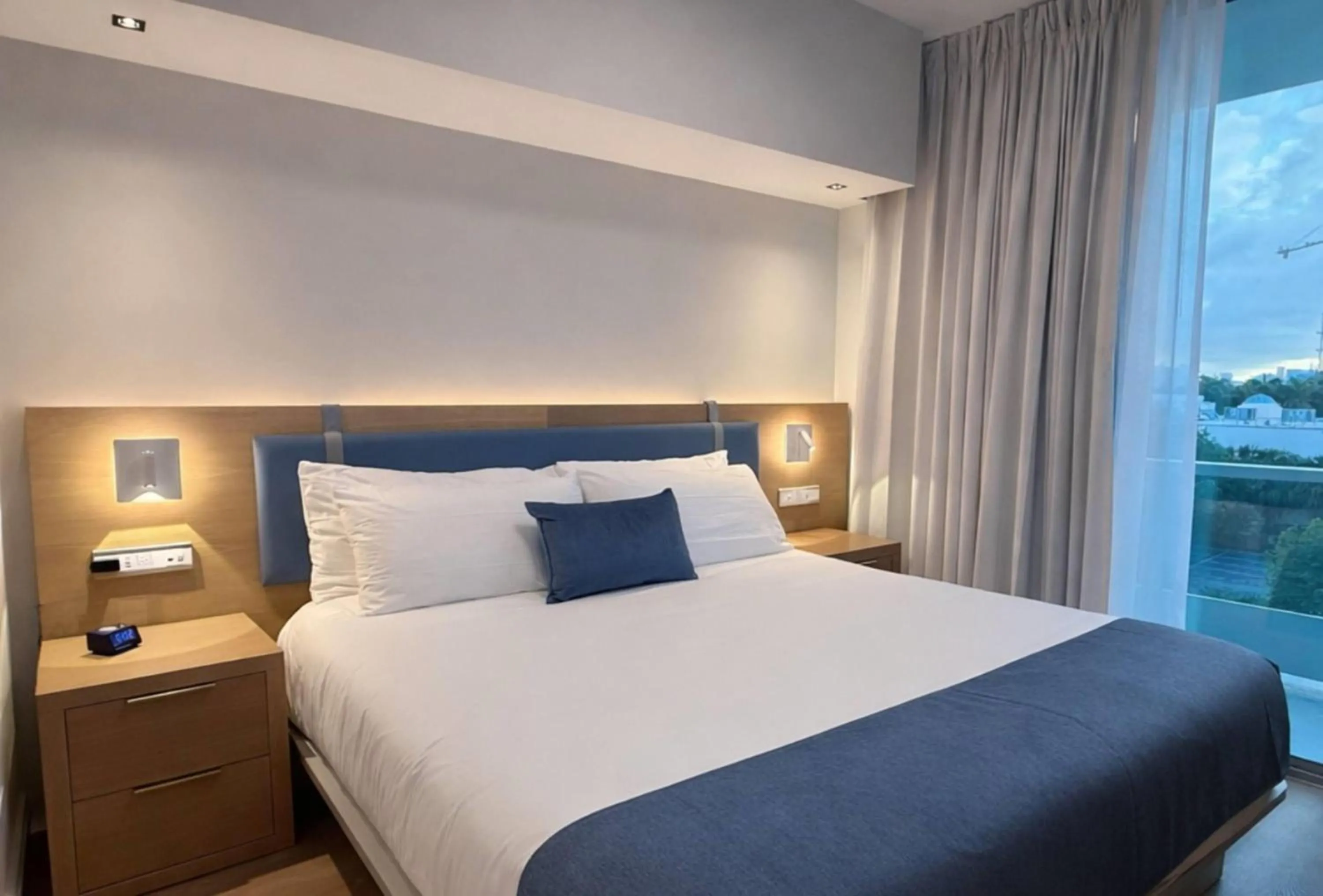 Photo of the whole room, Bed in Dolce by Wyndham Miami Beach