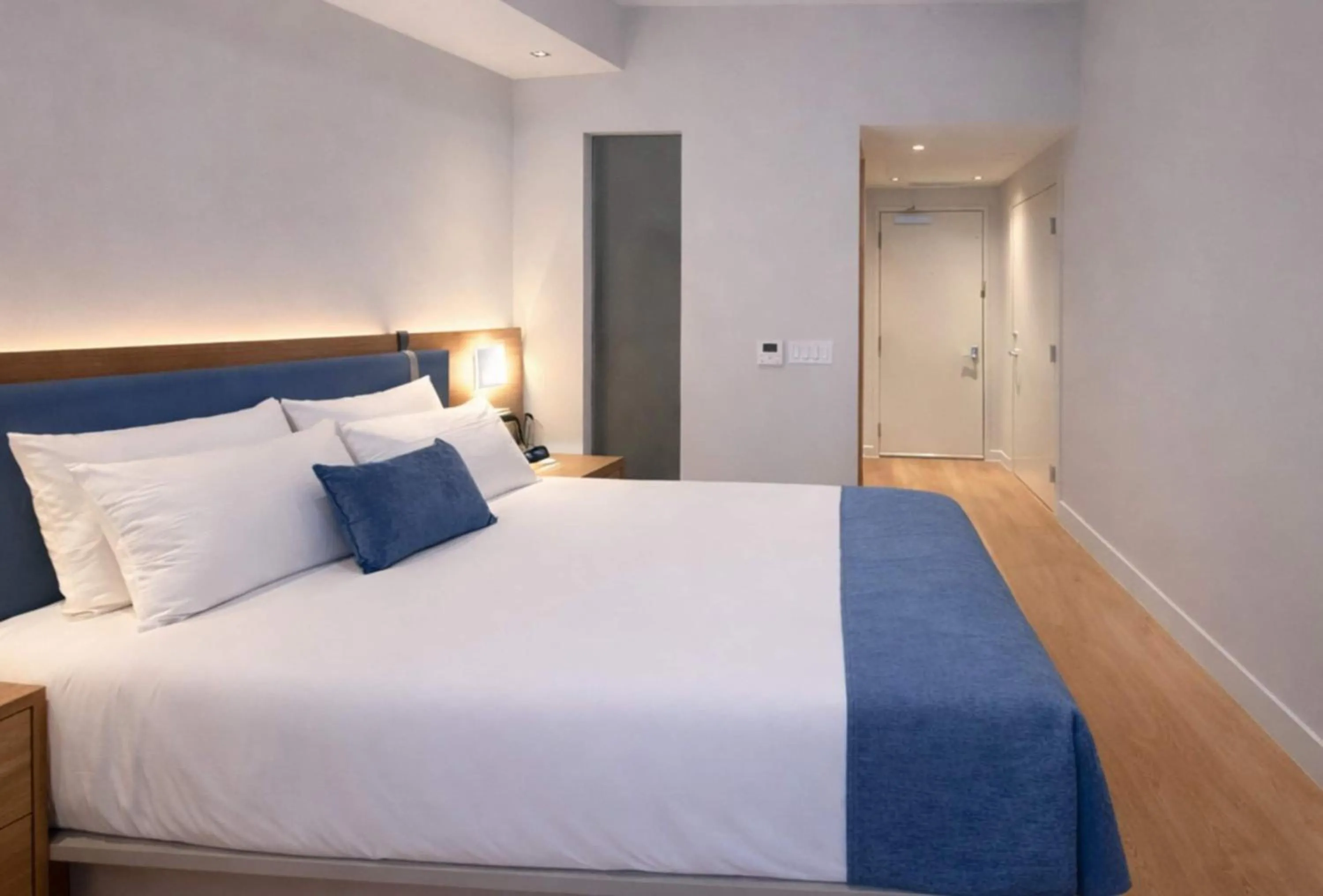 Photo of the whole room, Bed in Dolce by Wyndham Miami Beach