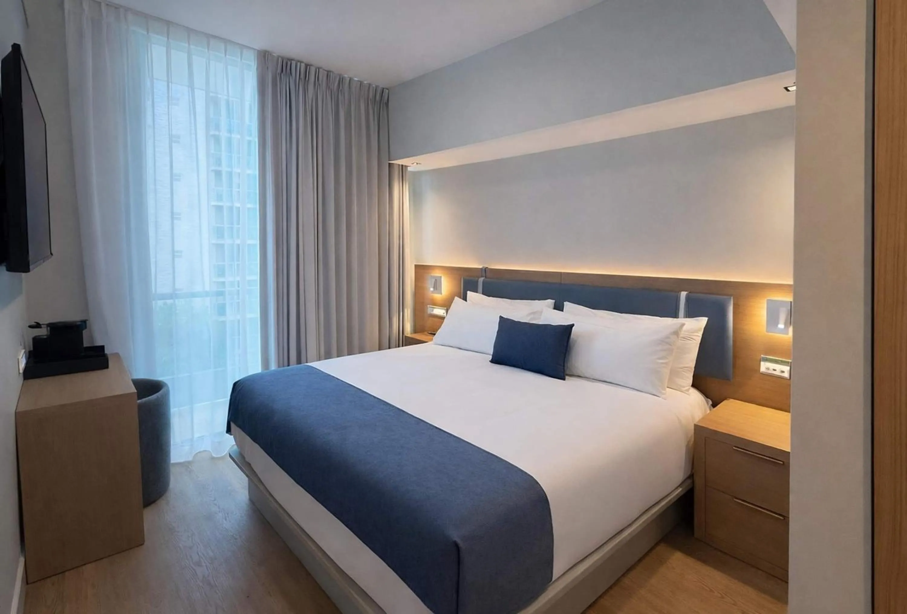Photo of the whole room, Bed in Dolce by Wyndham Miami Beach