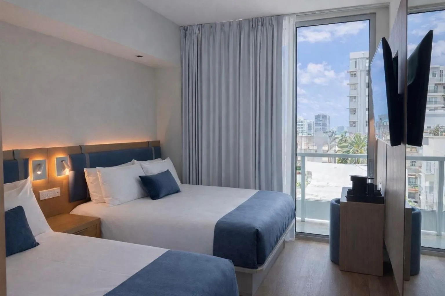 Bed in Dolce by Wyndham Miami Beach