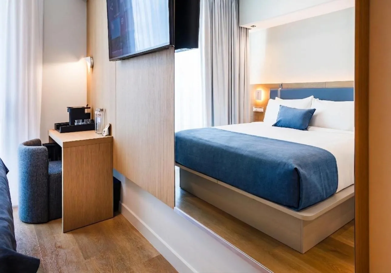 Bed in Dolce by Wyndham Miami Beach