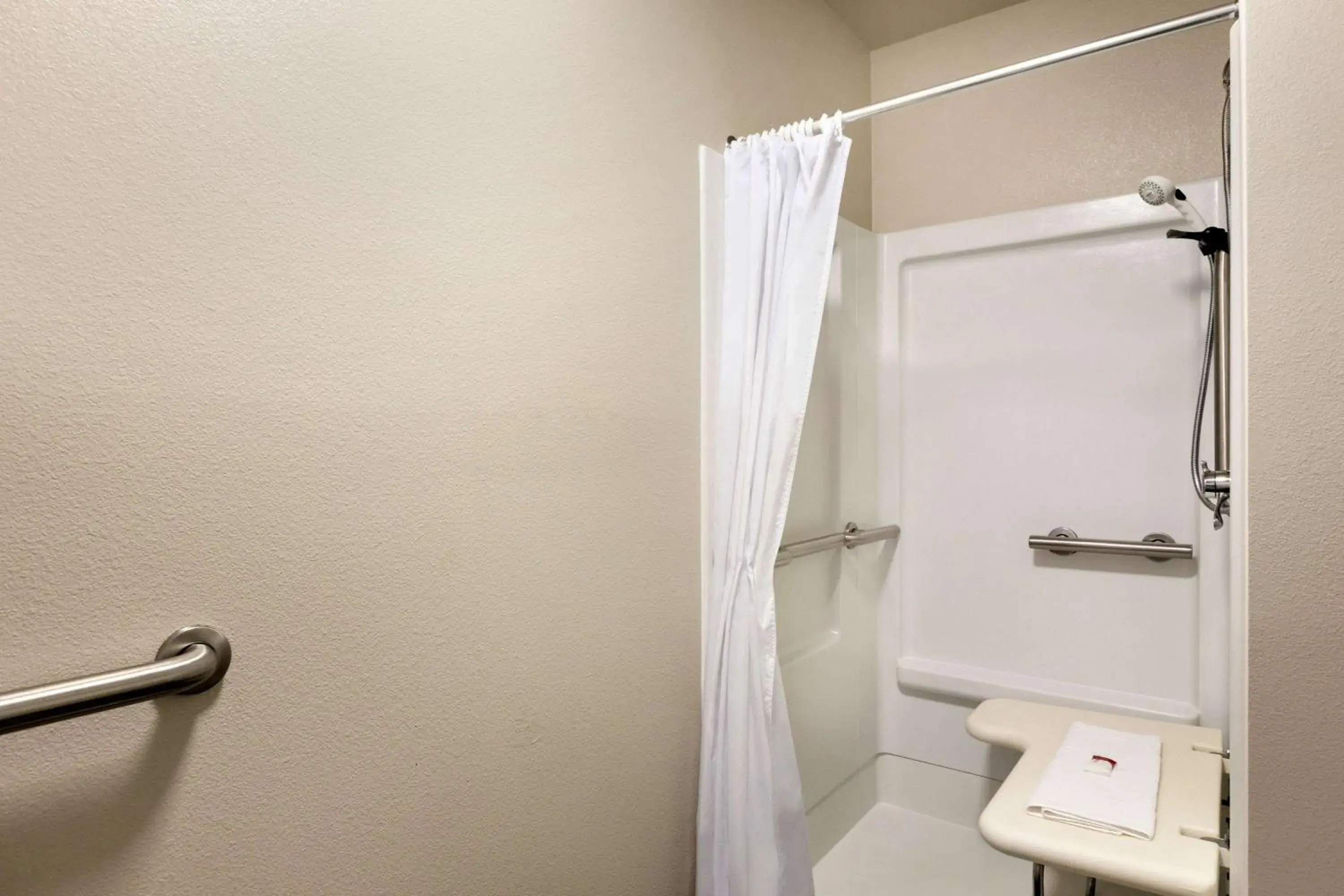 Double Room with Two Double Beds - Mobility Access/Non-Smoking in Baymont by Wyndham Glendive Double Room with Two Double Beds - Mobility Access/Non-Smoking in Baymont by Wyndham Glendive