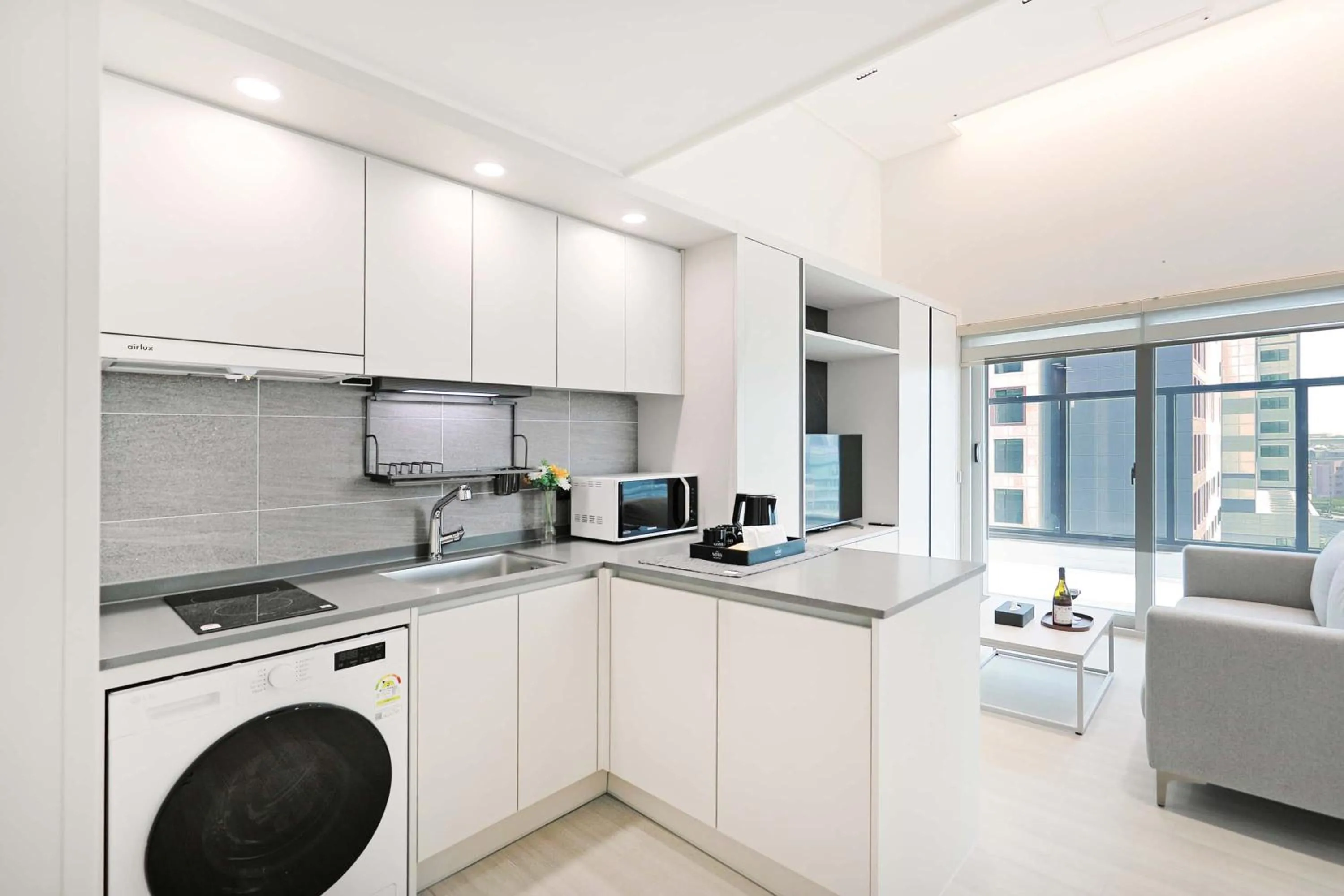 Kitchen or kitchenette in Sota Suite Pyeongtaek Godeok branch