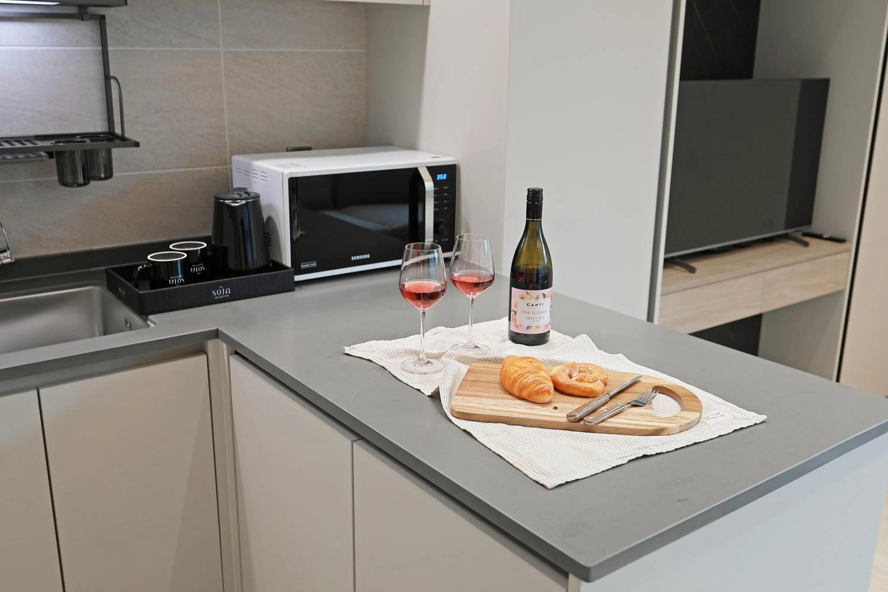 Kitchen or kitchenette in Sota Suite Pyeongtaek Godeok branch