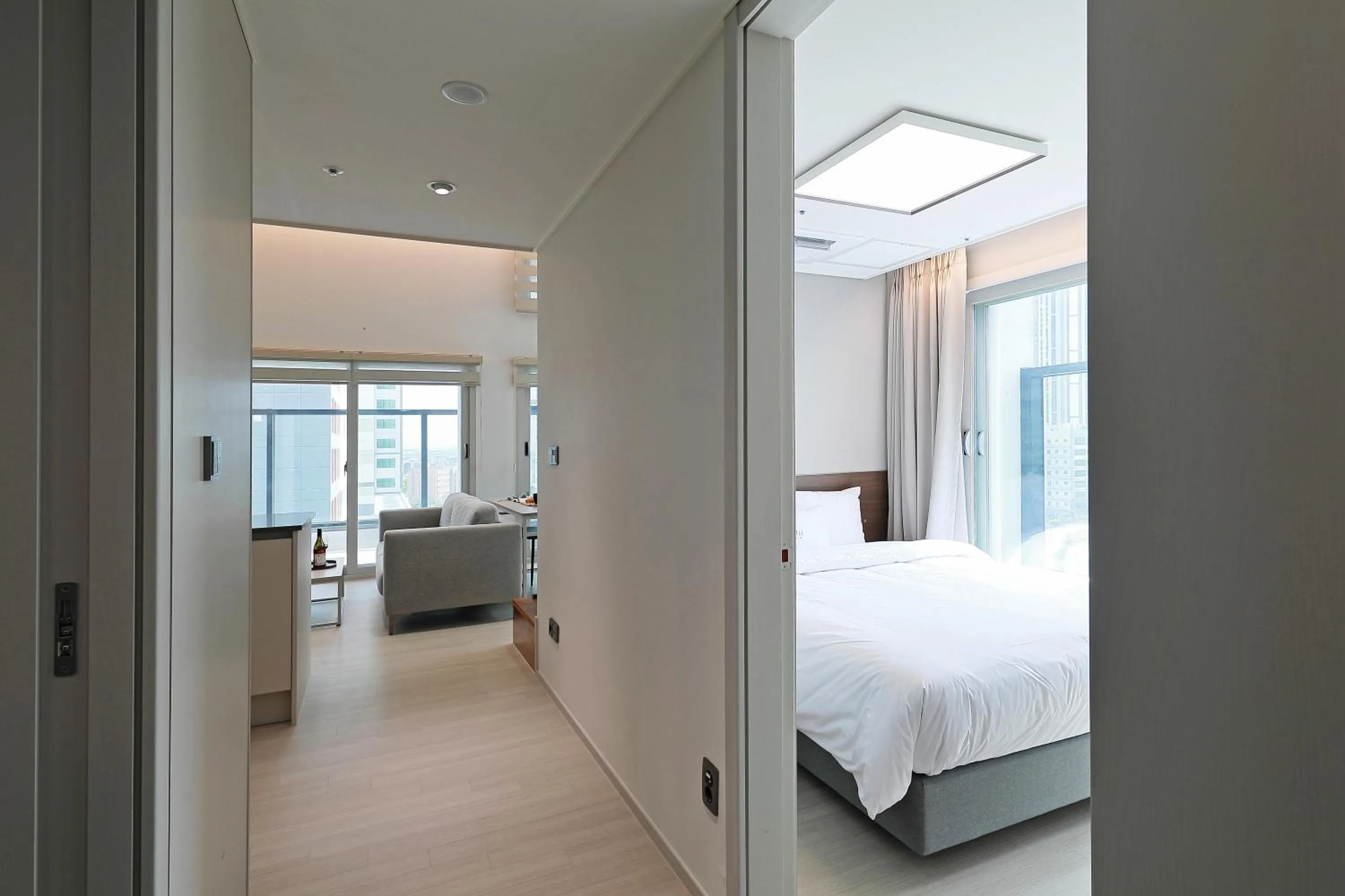 Property building, Bed in Sota Suite Pyeongtaek Godeok branch