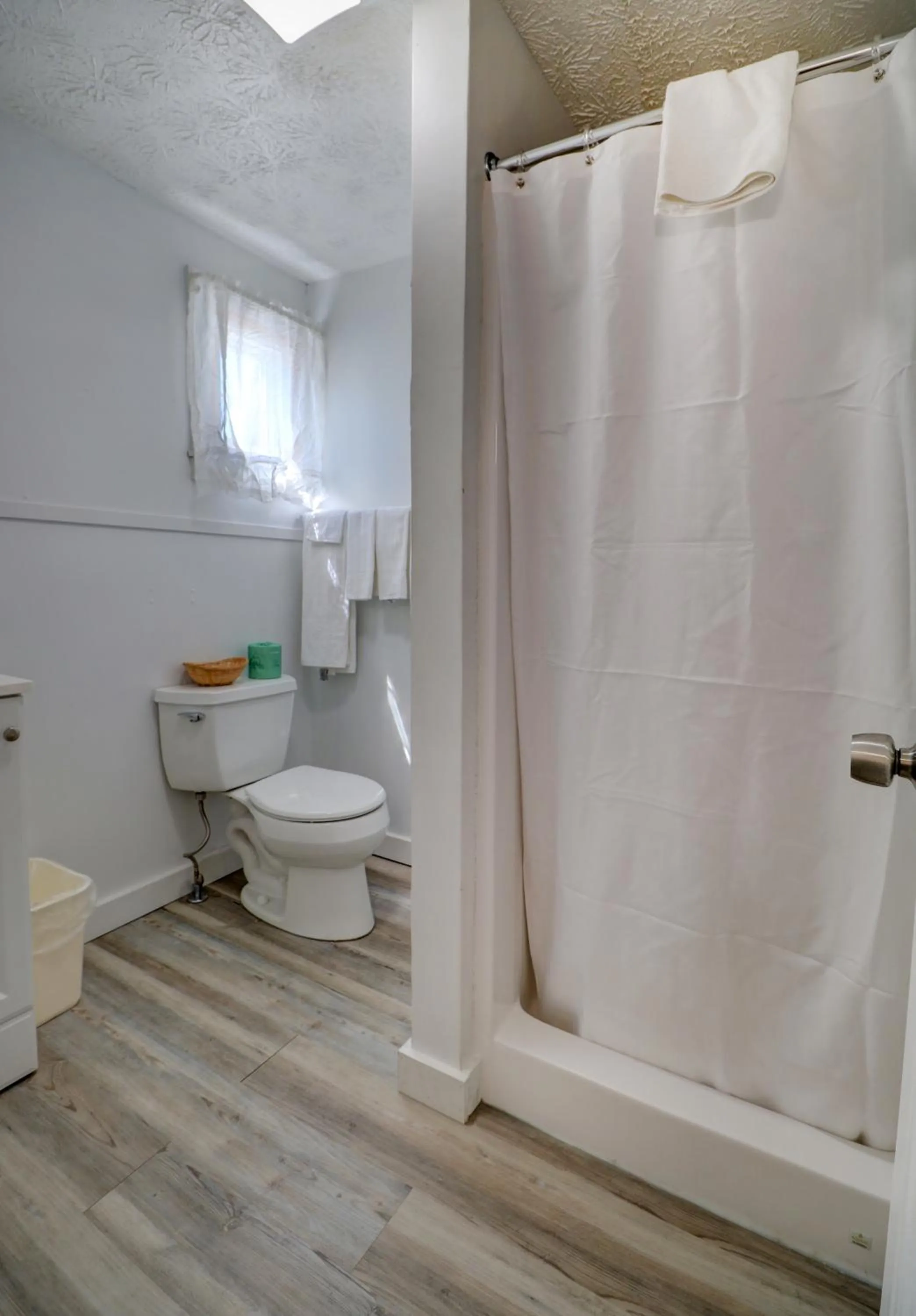 Brookside Inn & Cottages