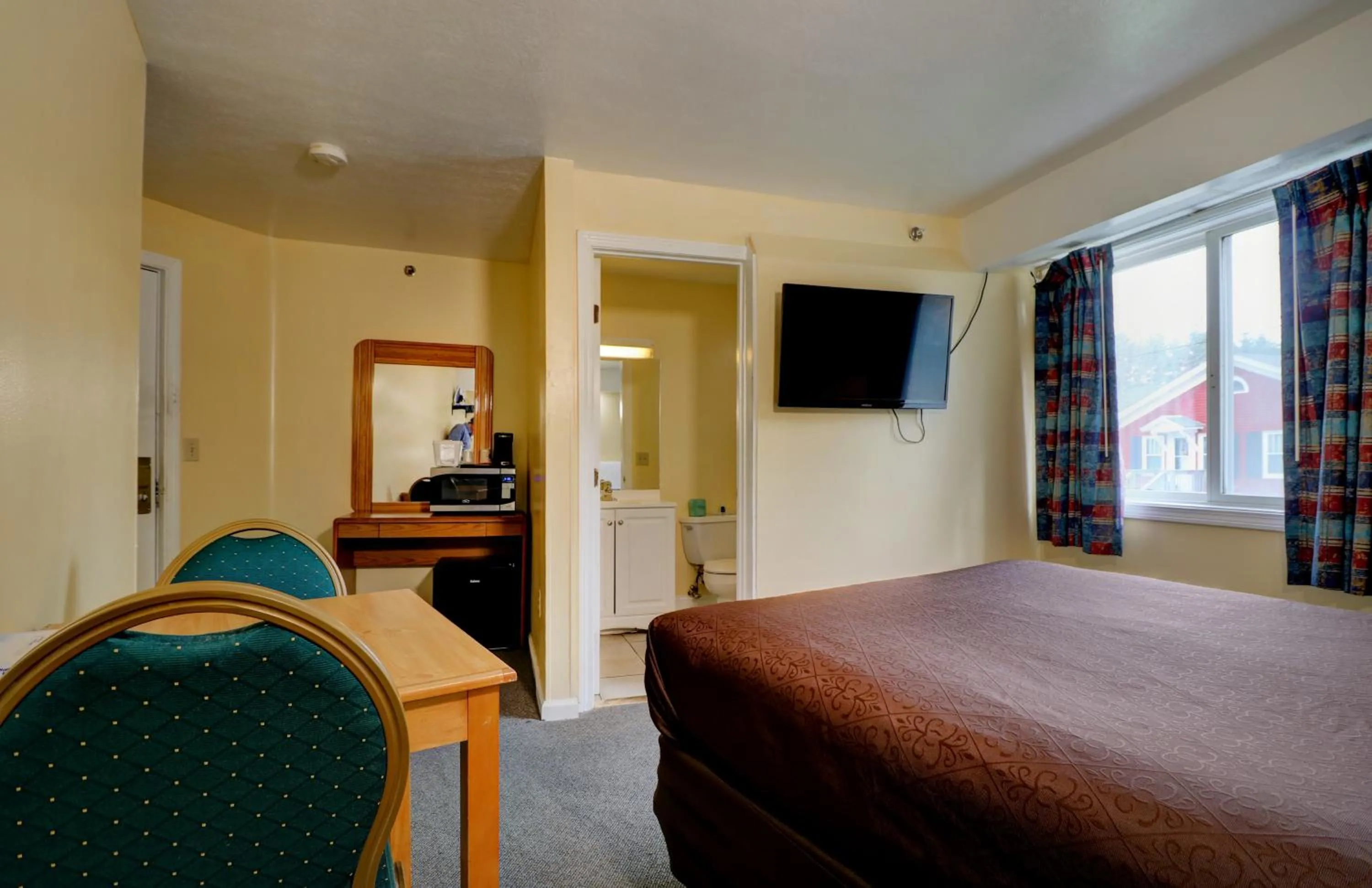 Bed in Brookside Inn & Cottages