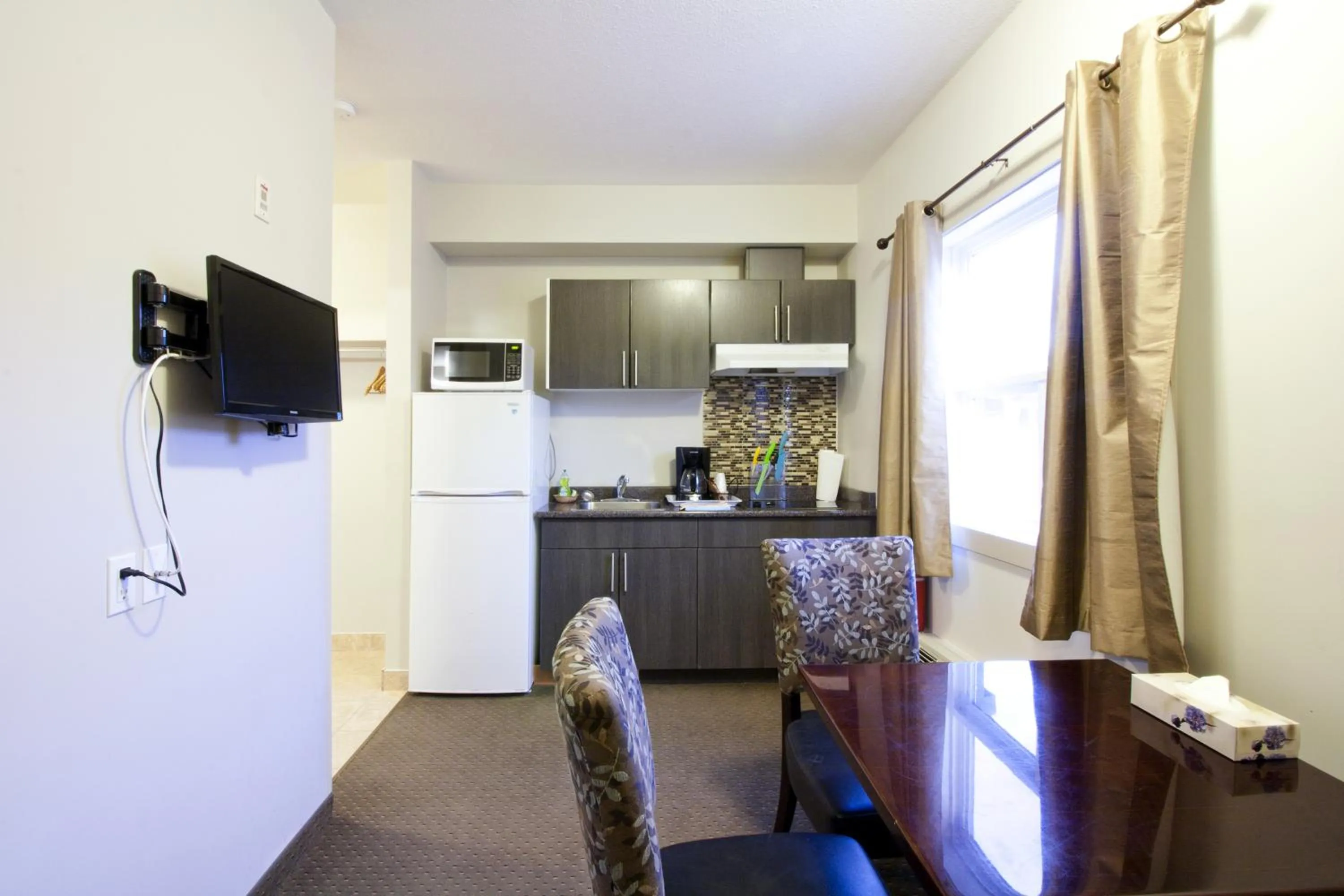 Dining area in Travelodge by Wyndham Kindersley