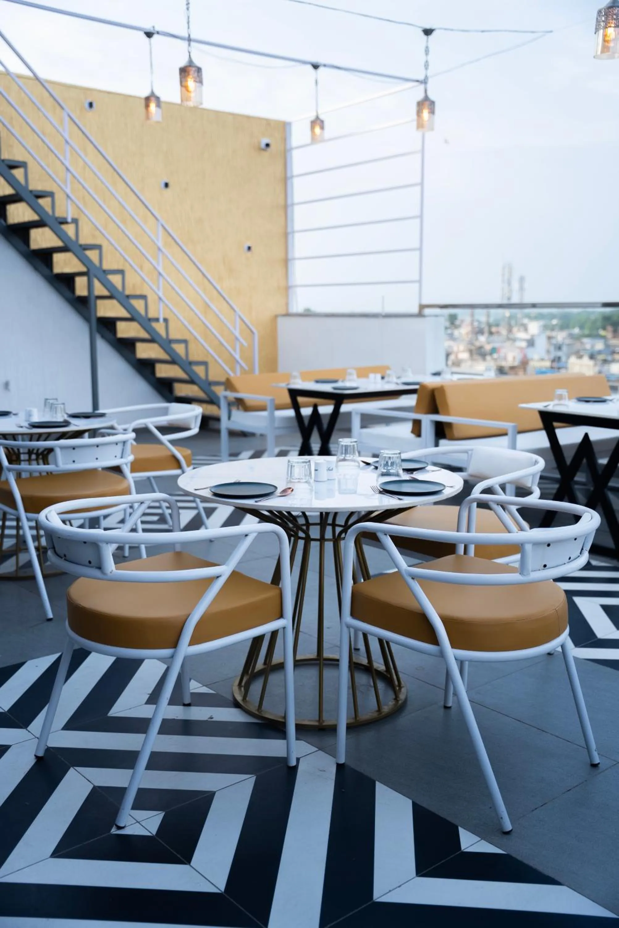 Restaurant/places to eat in The White Roots Hotel