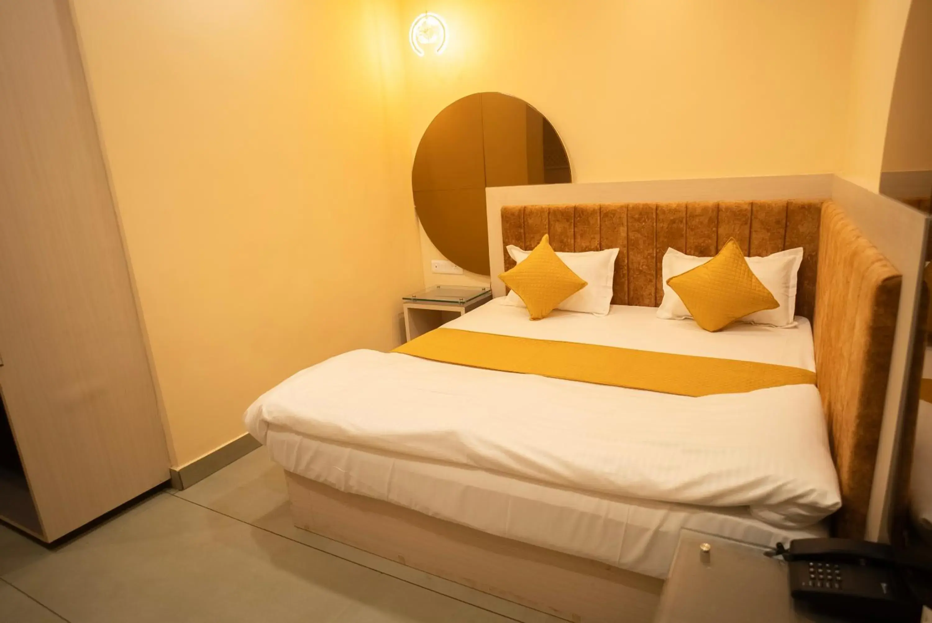 Bed in The White Roots Hotel Bed in The White Roots Hotel