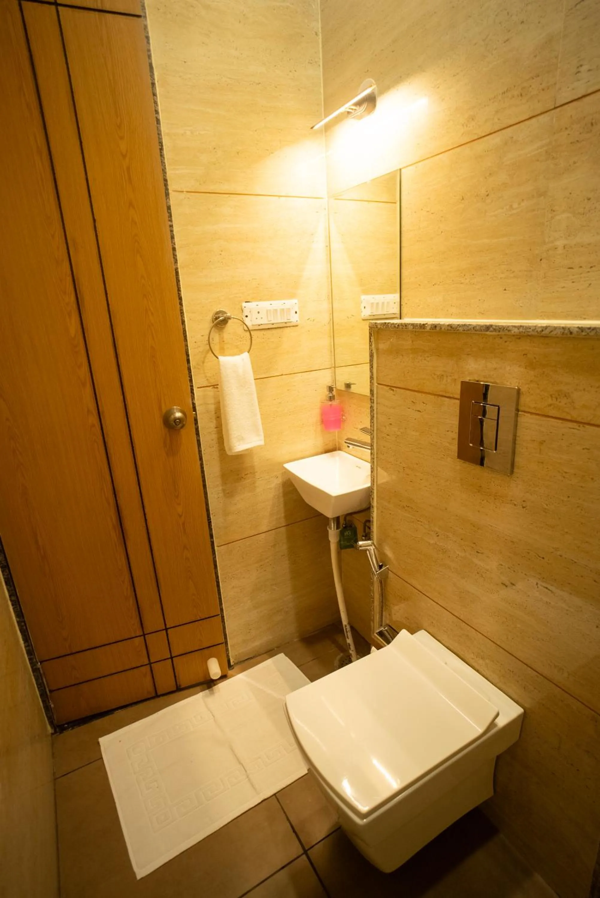 Toilet in The White Roots Hotel