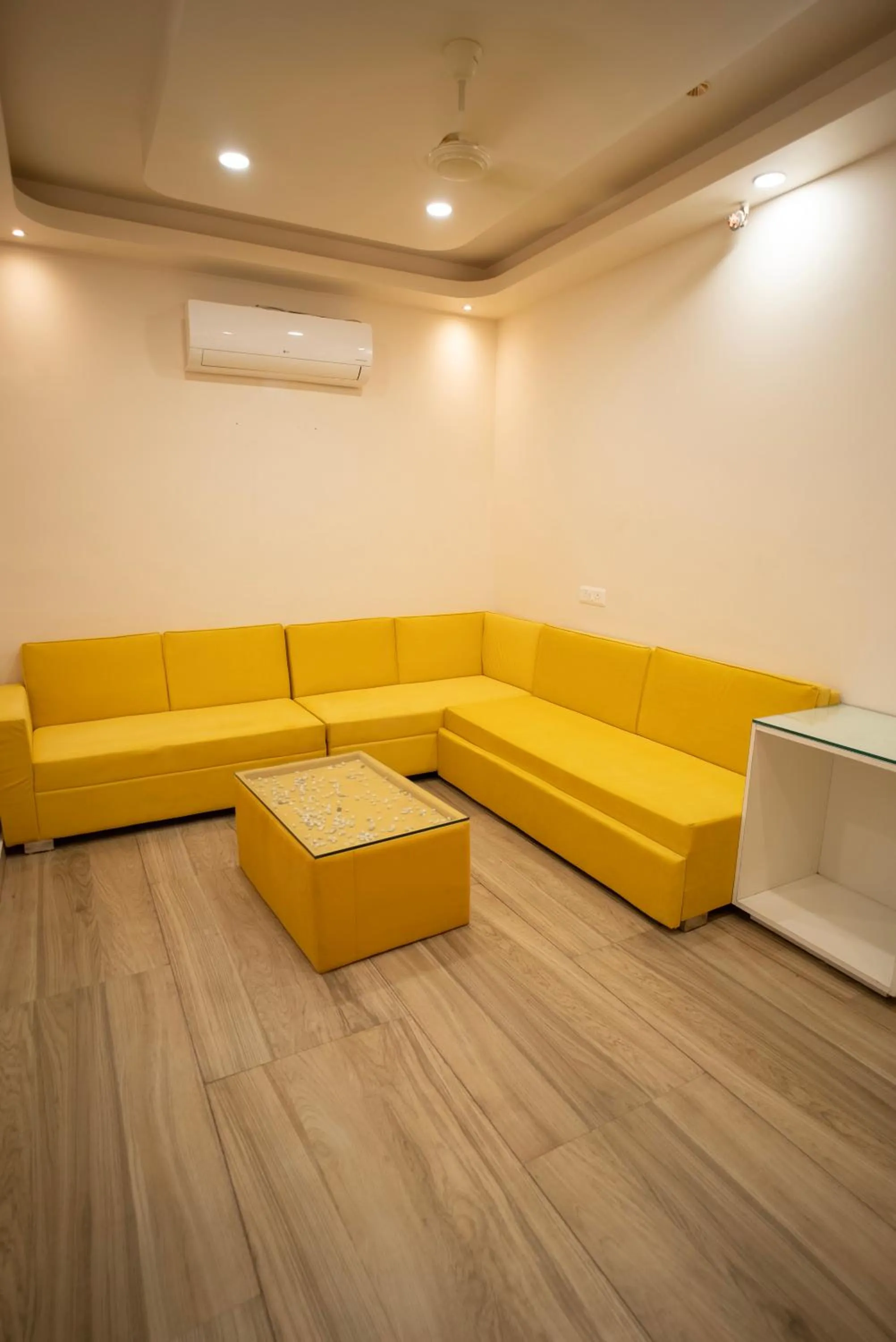 Living room in The White Roots Hotel