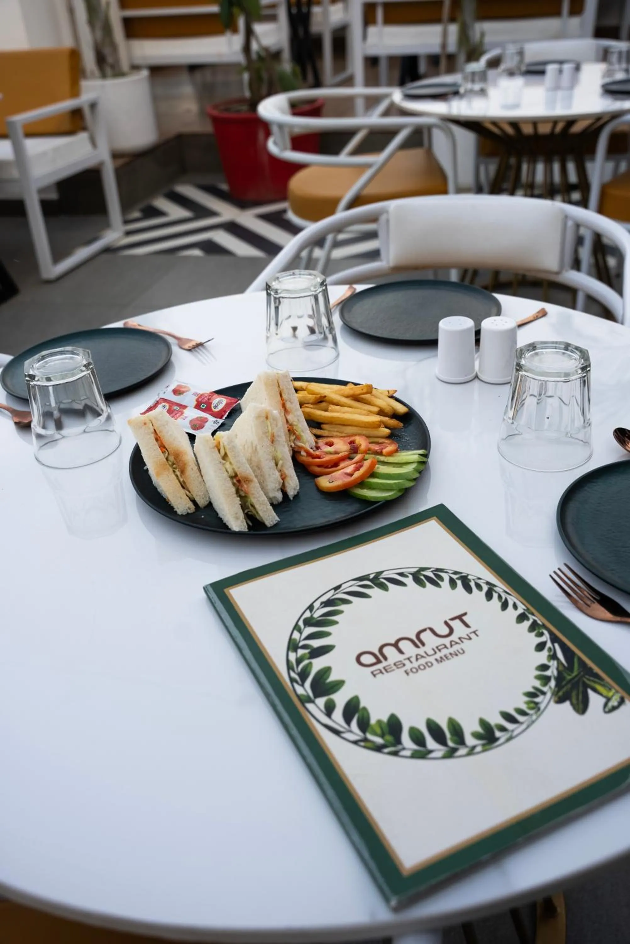 Restaurant/places to eat in The White Roots Hotel