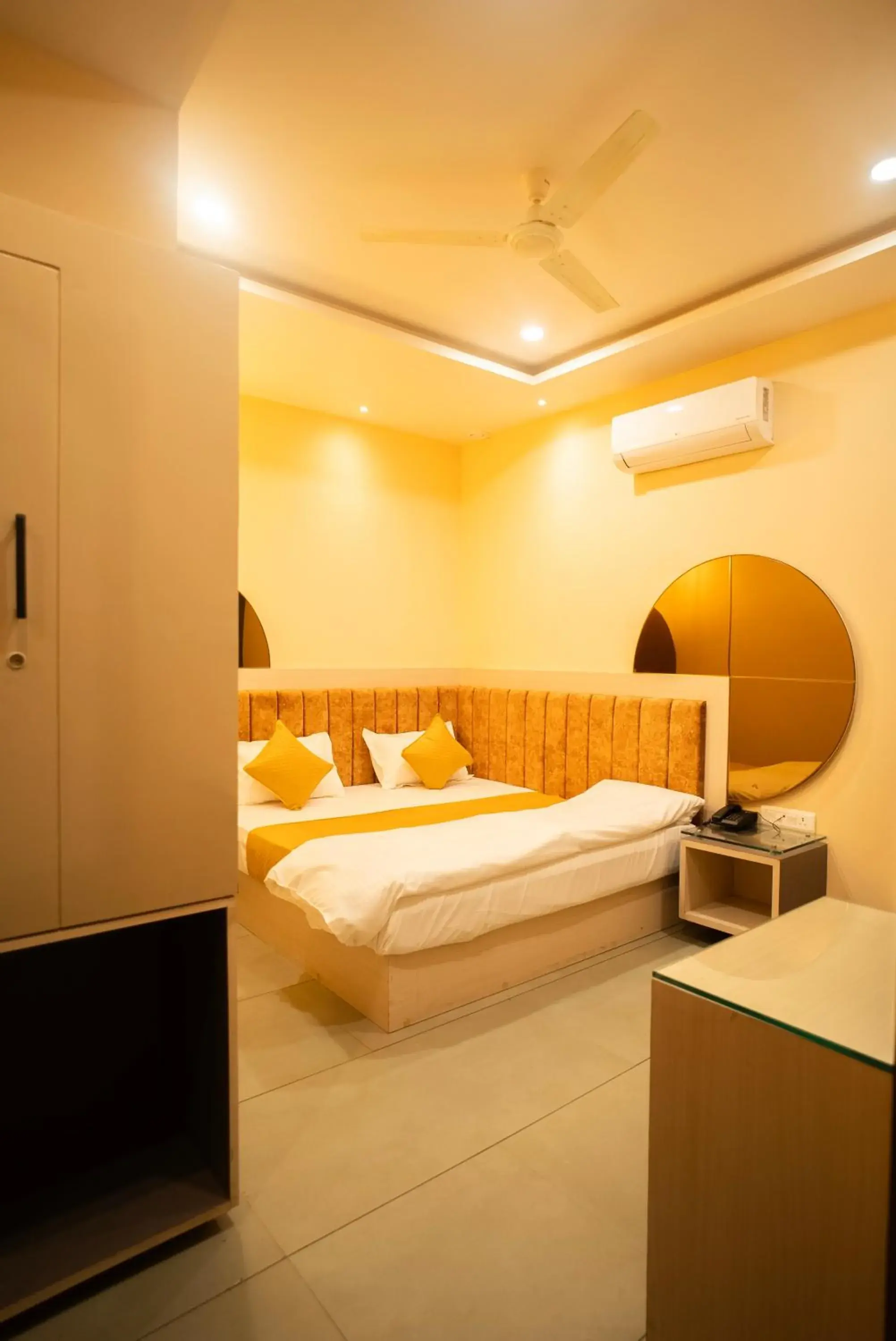 Bed in The White Roots Hotel Bed in The White Roots Hotel