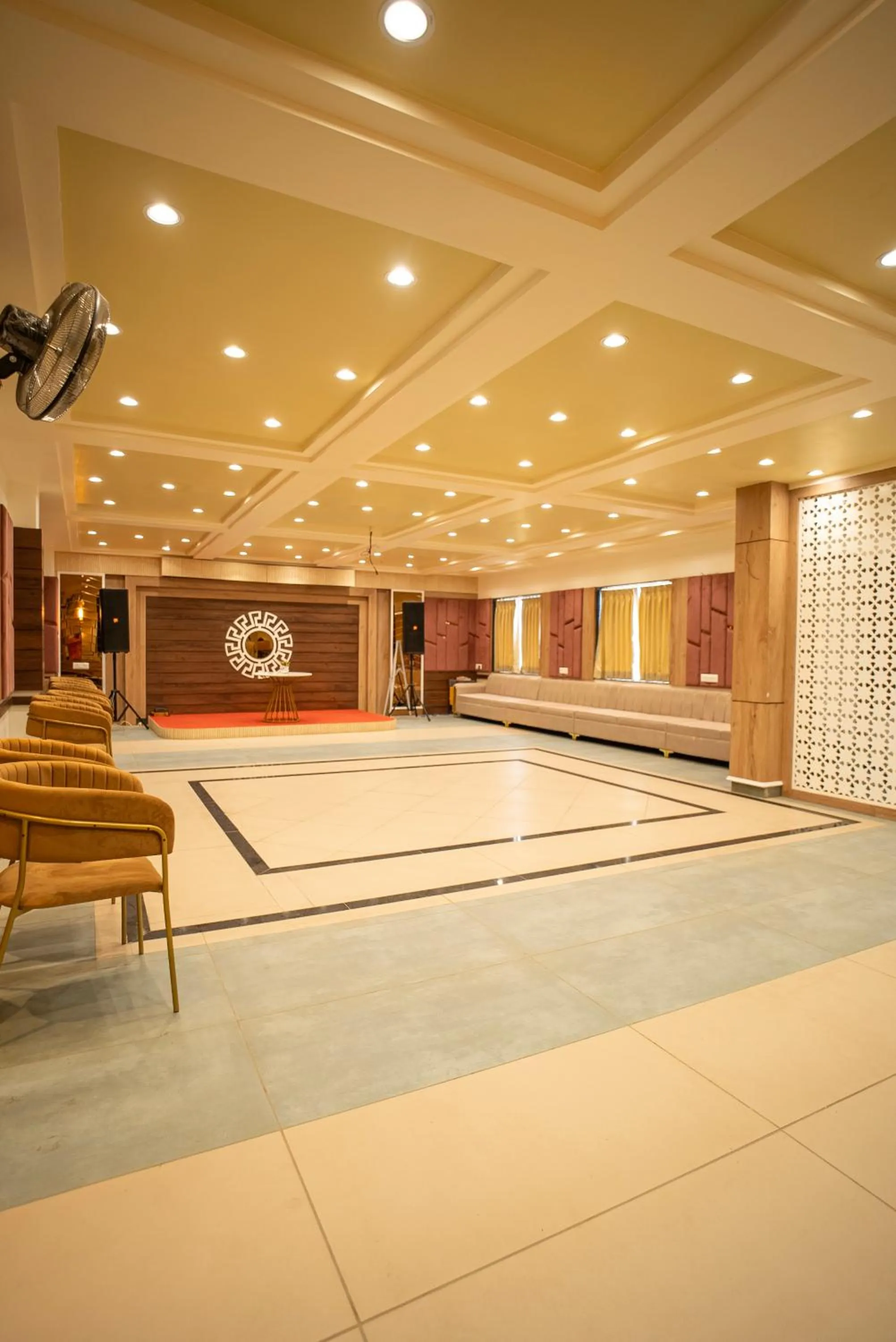 Banquet/Function facilities in The White Roots Hotel