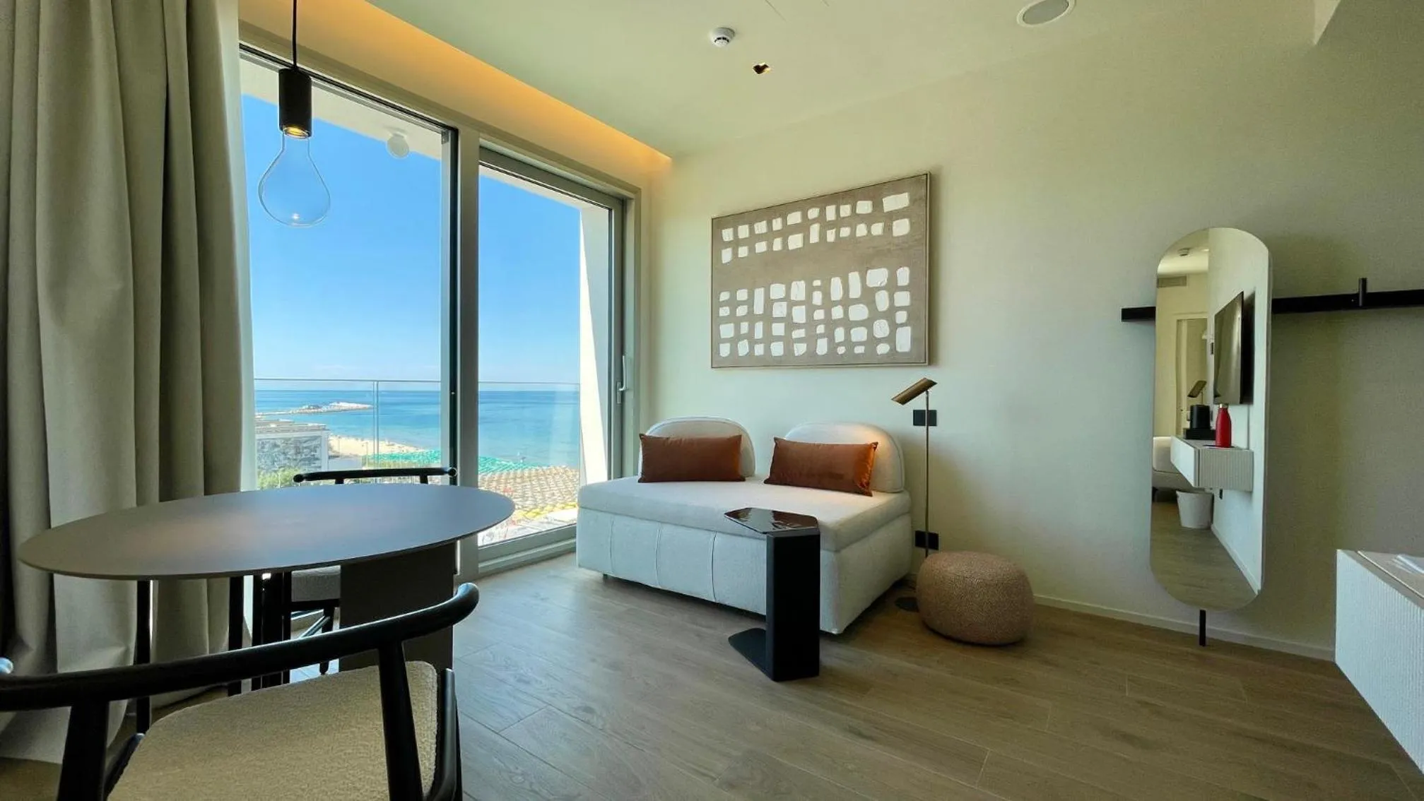 Living room, Bed in Opera Suite Hotel Pesaro
