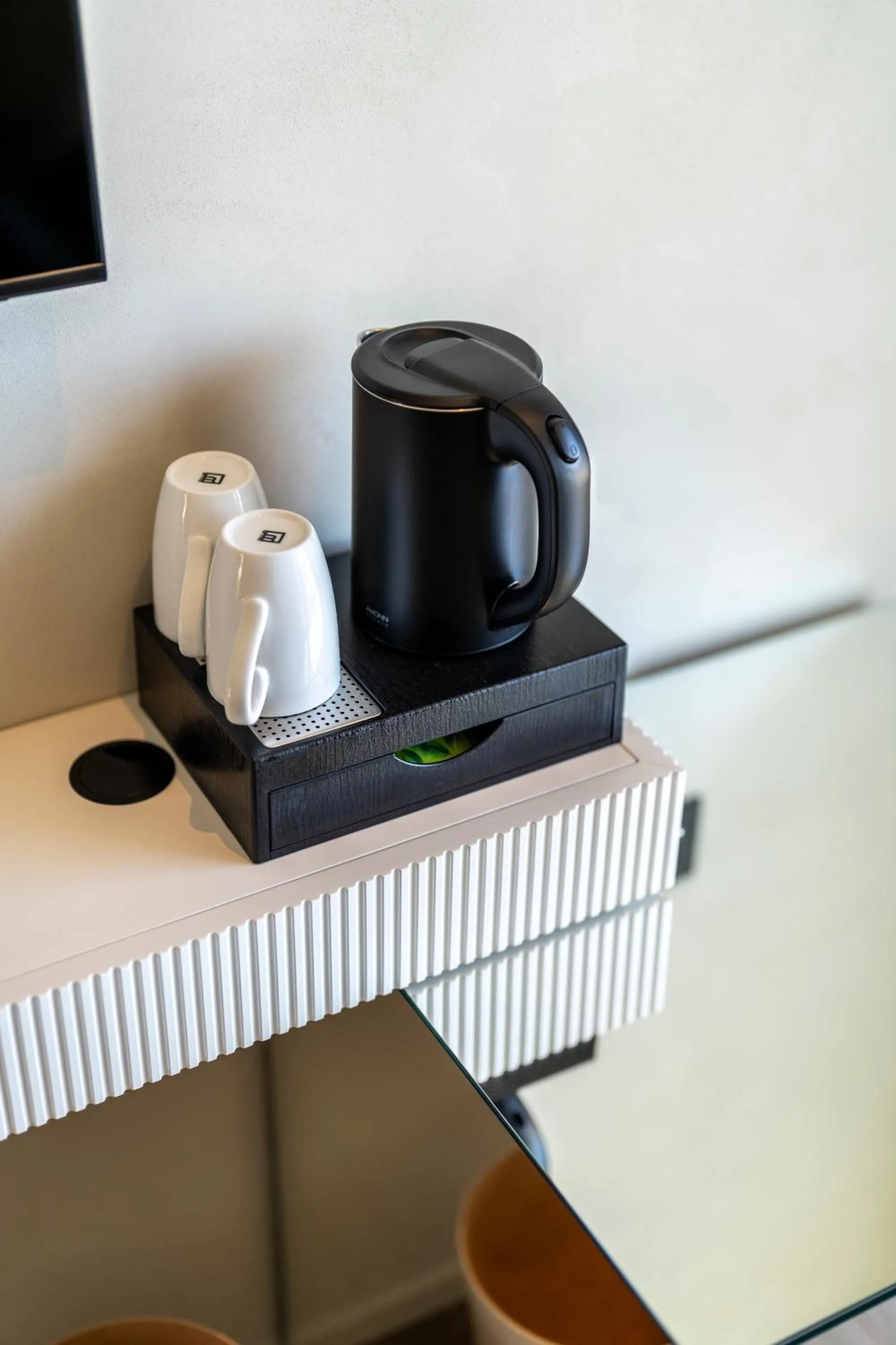 Coffee/tea facilities in Opera Suite Hotel Pesaro