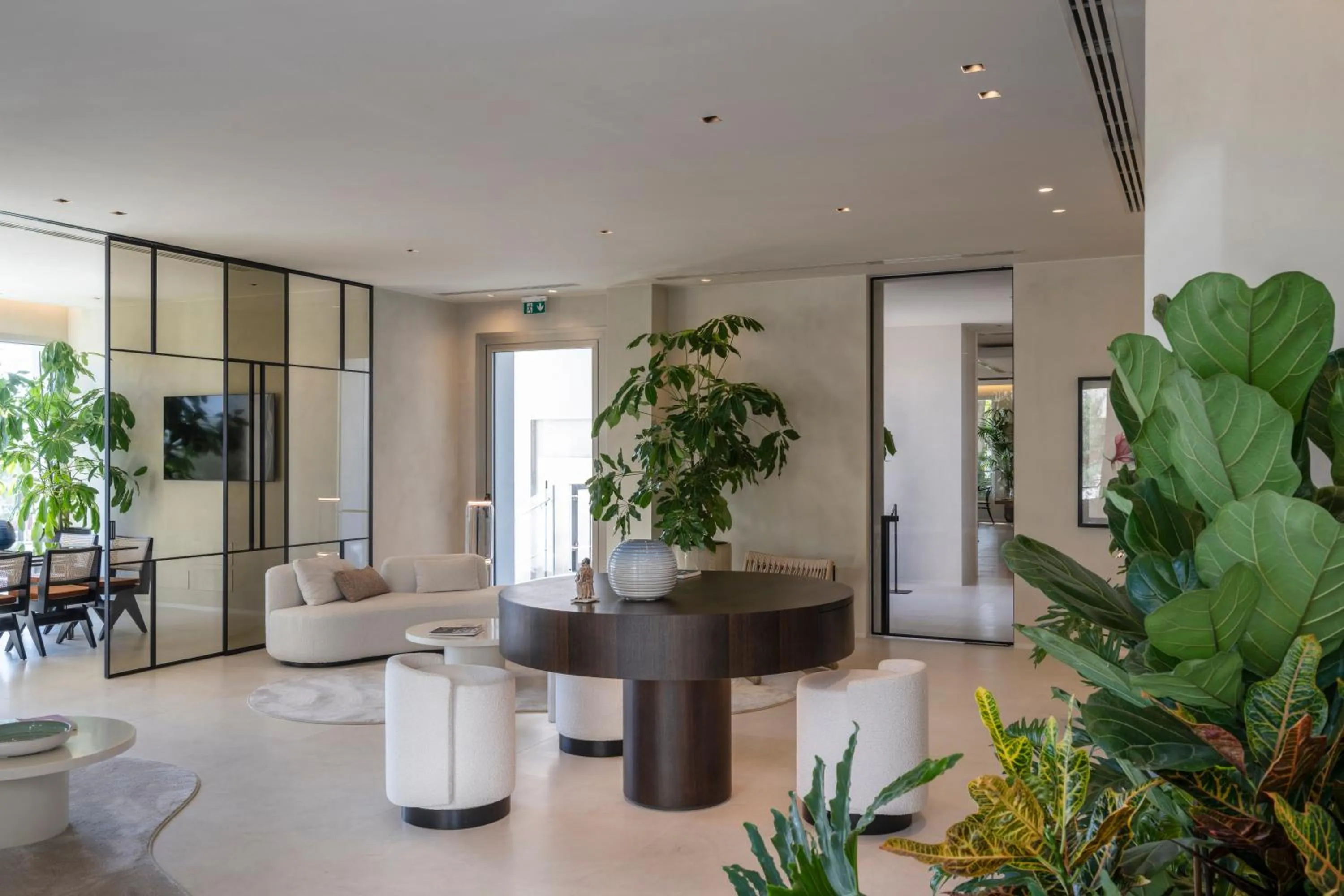 Communal lounge/ TV room in Opera Suite Hotel Pesaro