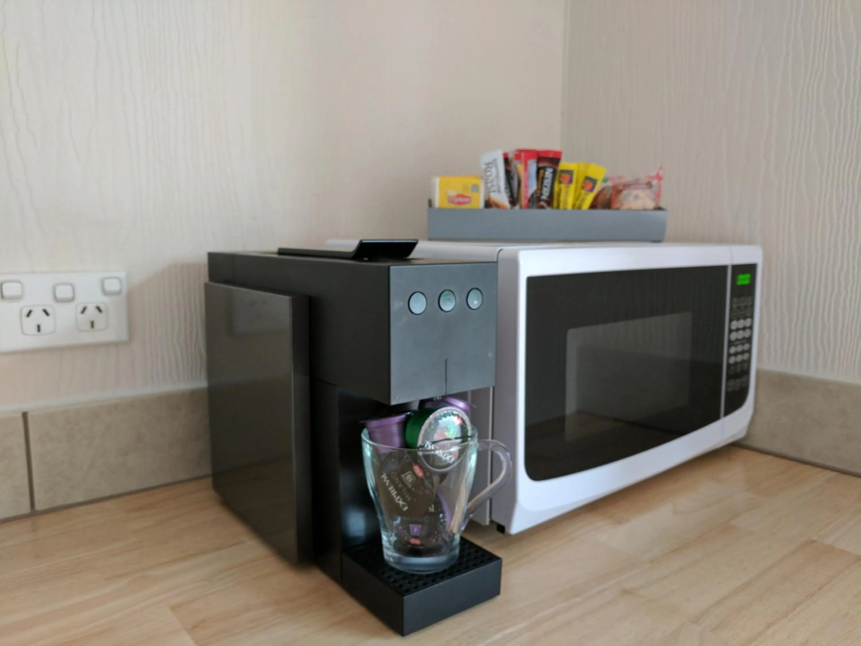 Kitchen or kitchenette in Lake Bolac Motel