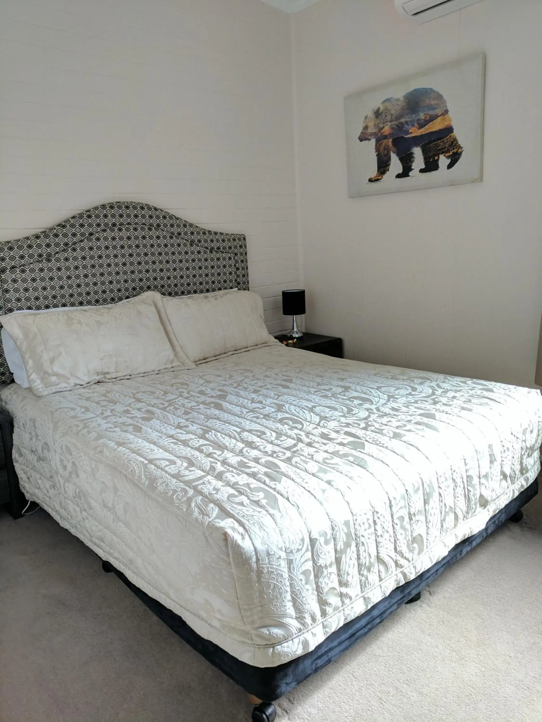 Bedroom, Bed in Lake Bolac Motel Bedroom, Bed in Lake Bolac Motel