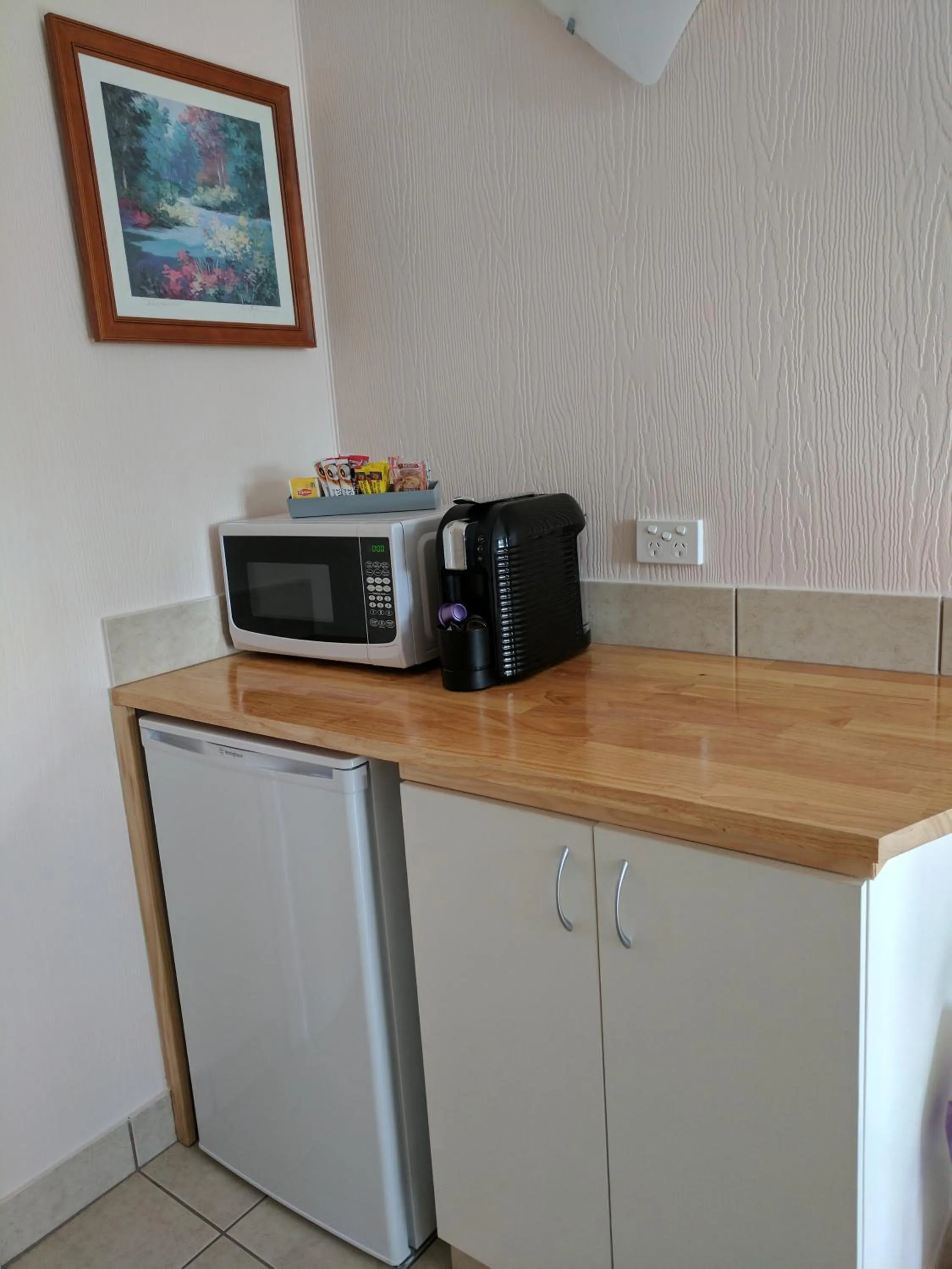 Coffee/tea facilities in Lake Bolac Motel