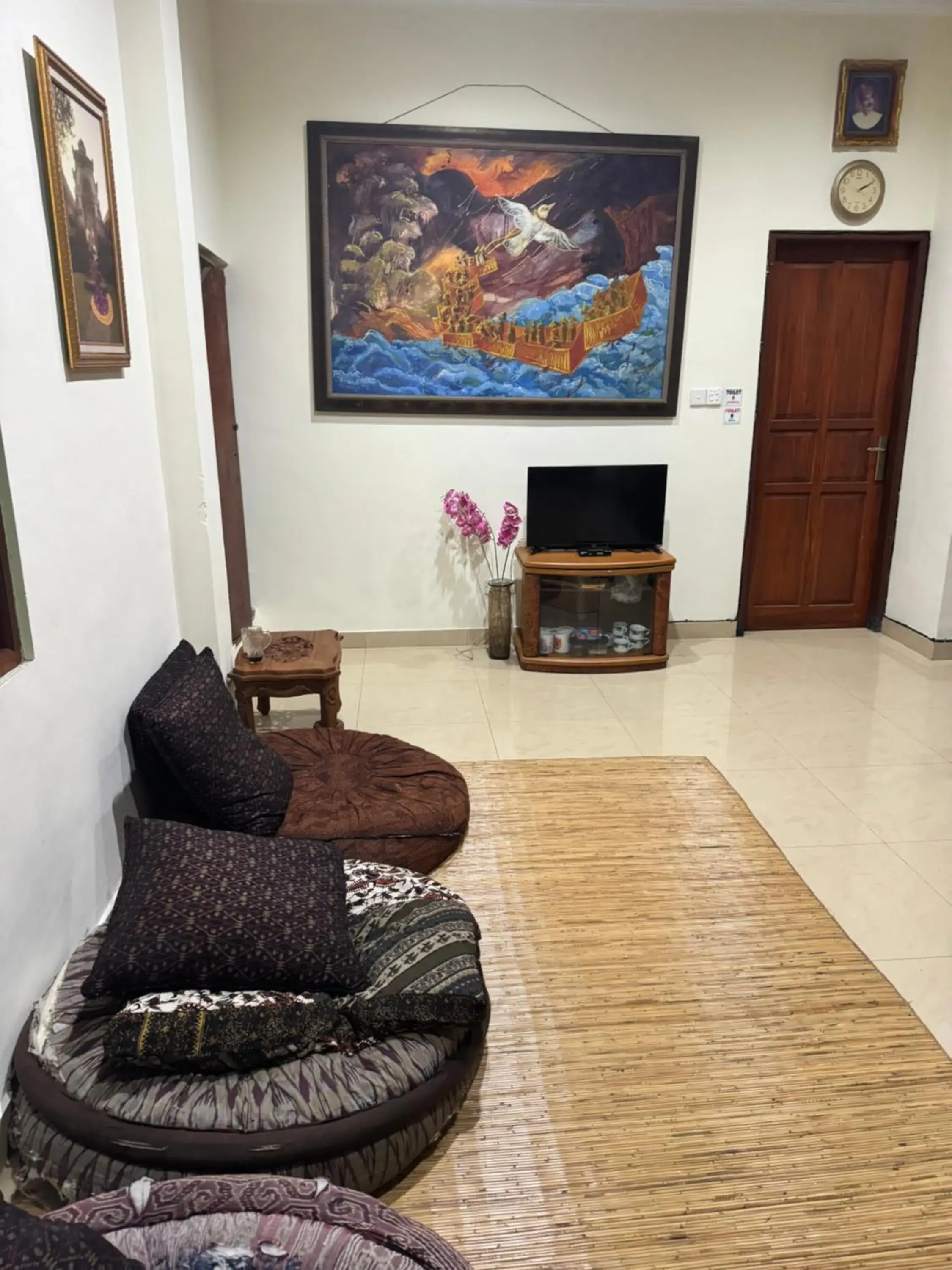 Seating area, TV/Entertainment Center in Ode Hostel