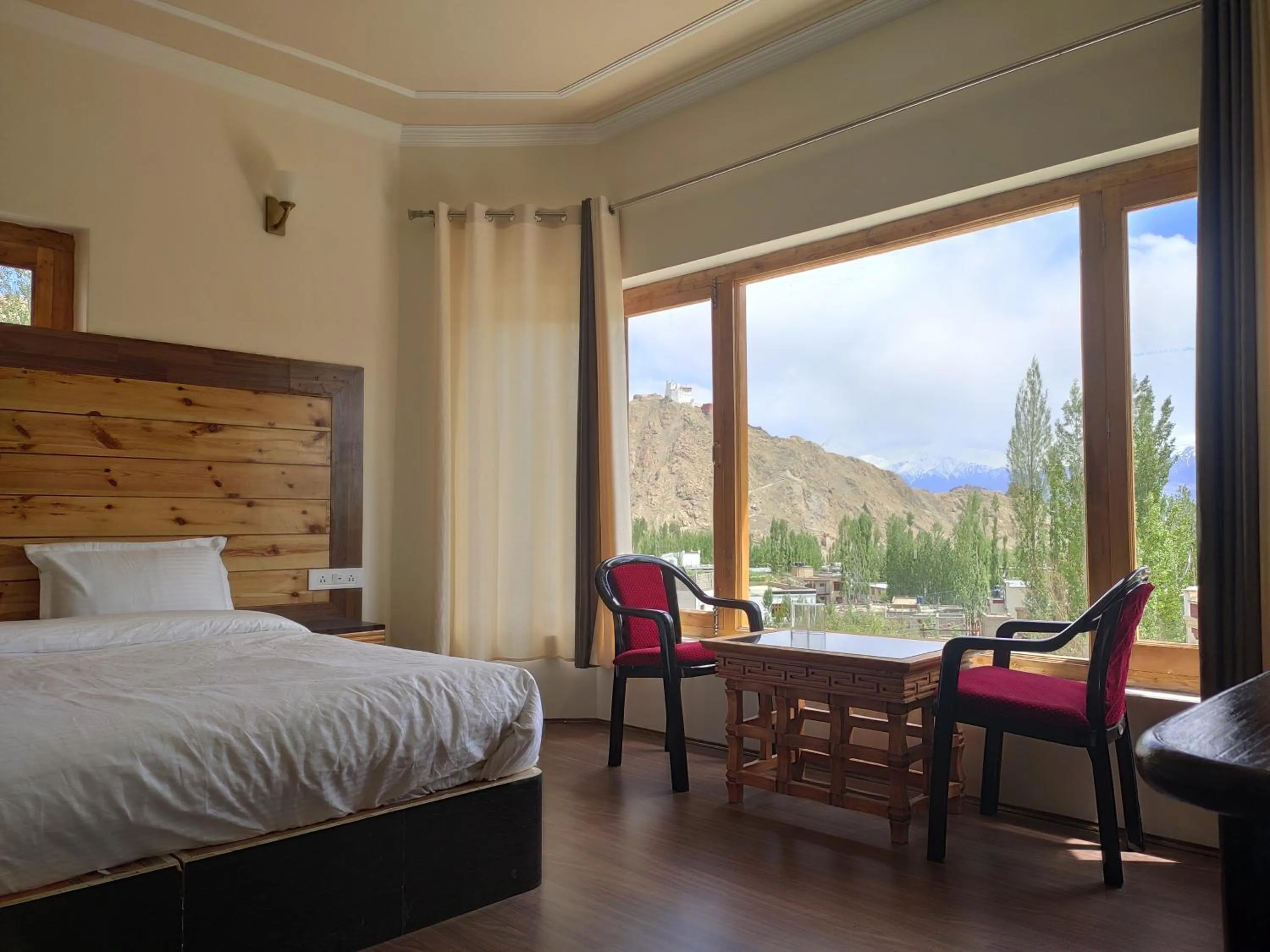 Mountain view, Bed in Shaolin Ladakh
