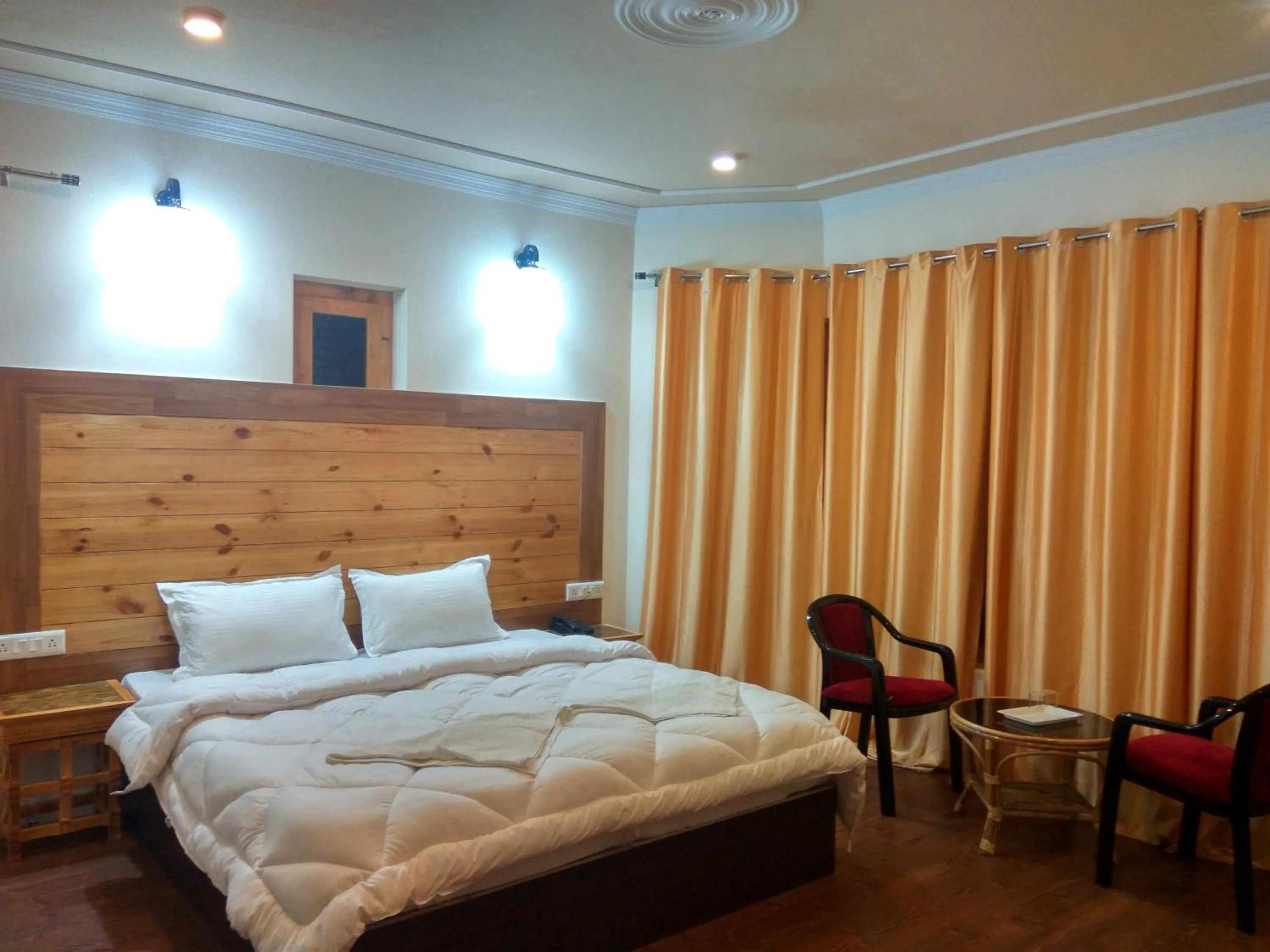 Photo of the whole room, Bed in Shaolin Ladakh