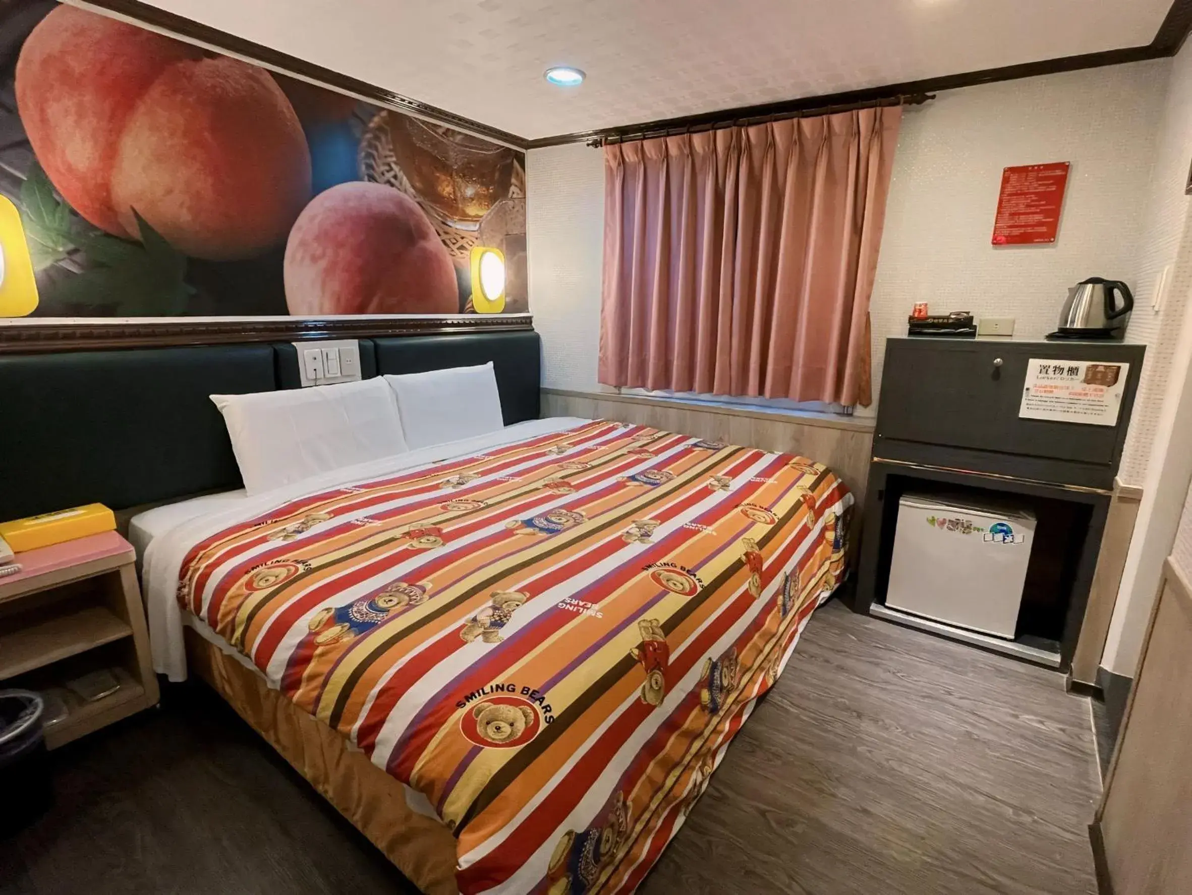 Photo of the whole room, Bed in Dealer Hotel Photo of the whole room, Bed in Dealer Hotel