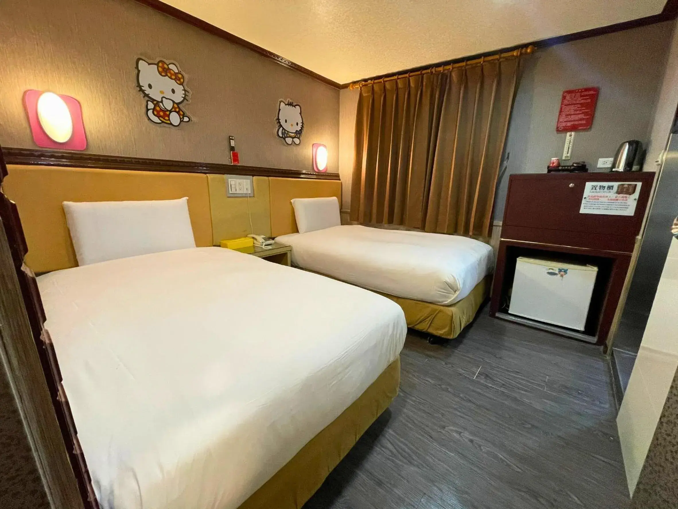 Bed in Dealer Hotel Bed in Dealer Hotel