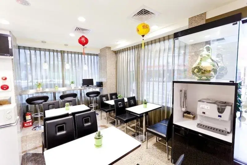 Restaurant/places to eat in Dealer Hotel Restaurant/places to eat in Dealer Hotel