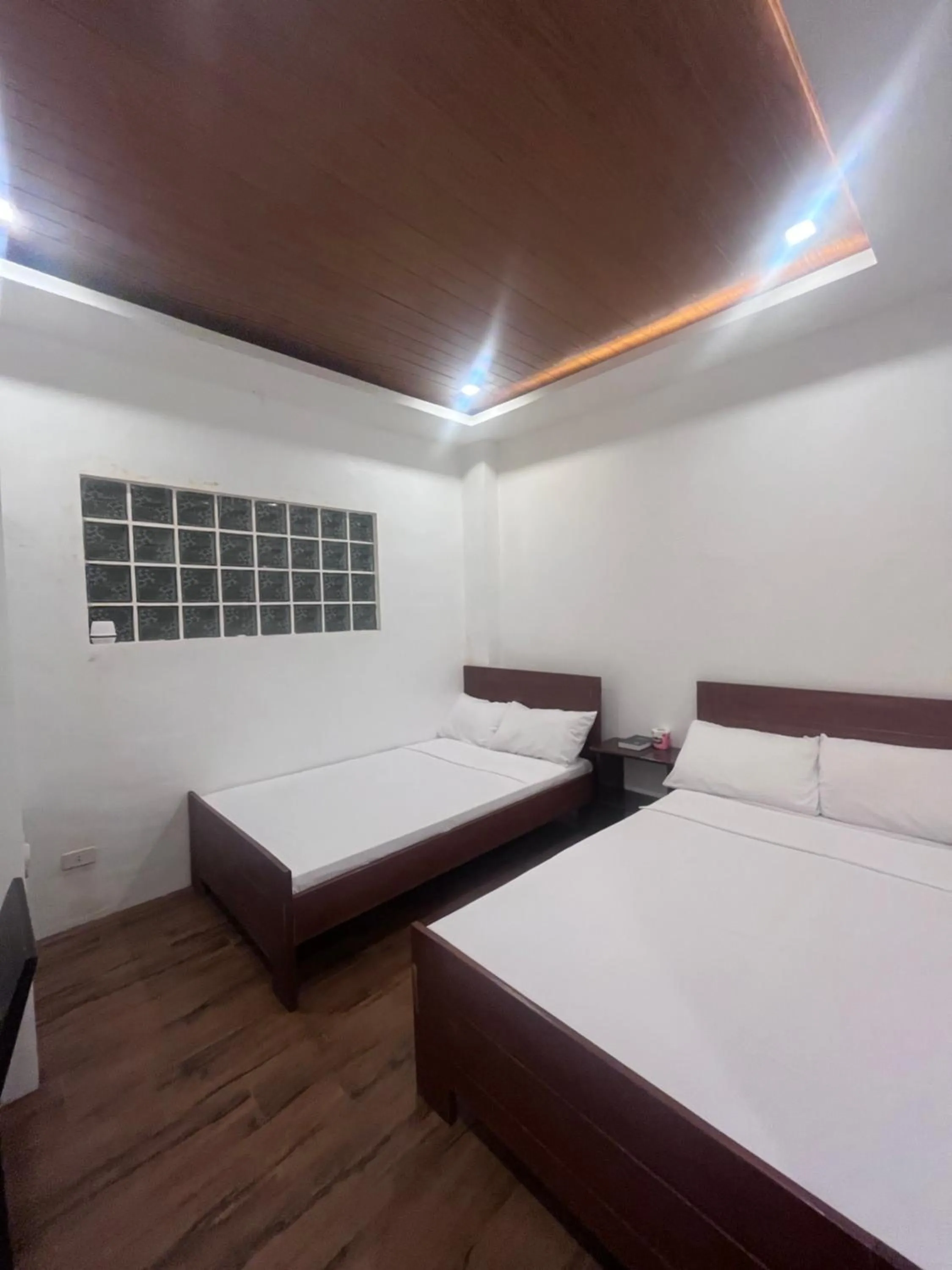Photo of the whole room, Bed in Jezette's Inn