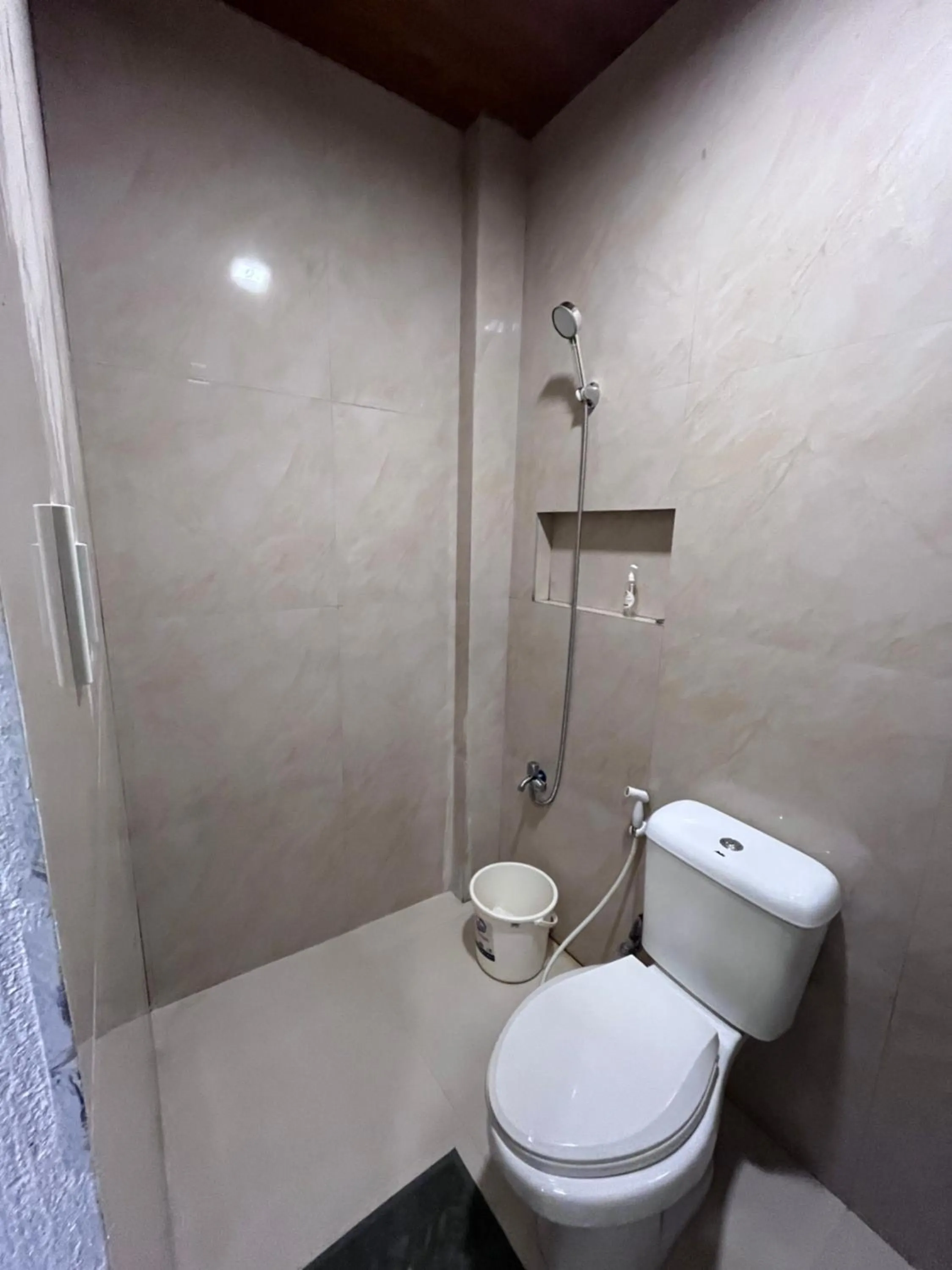 Toilet in Jezette's Inn