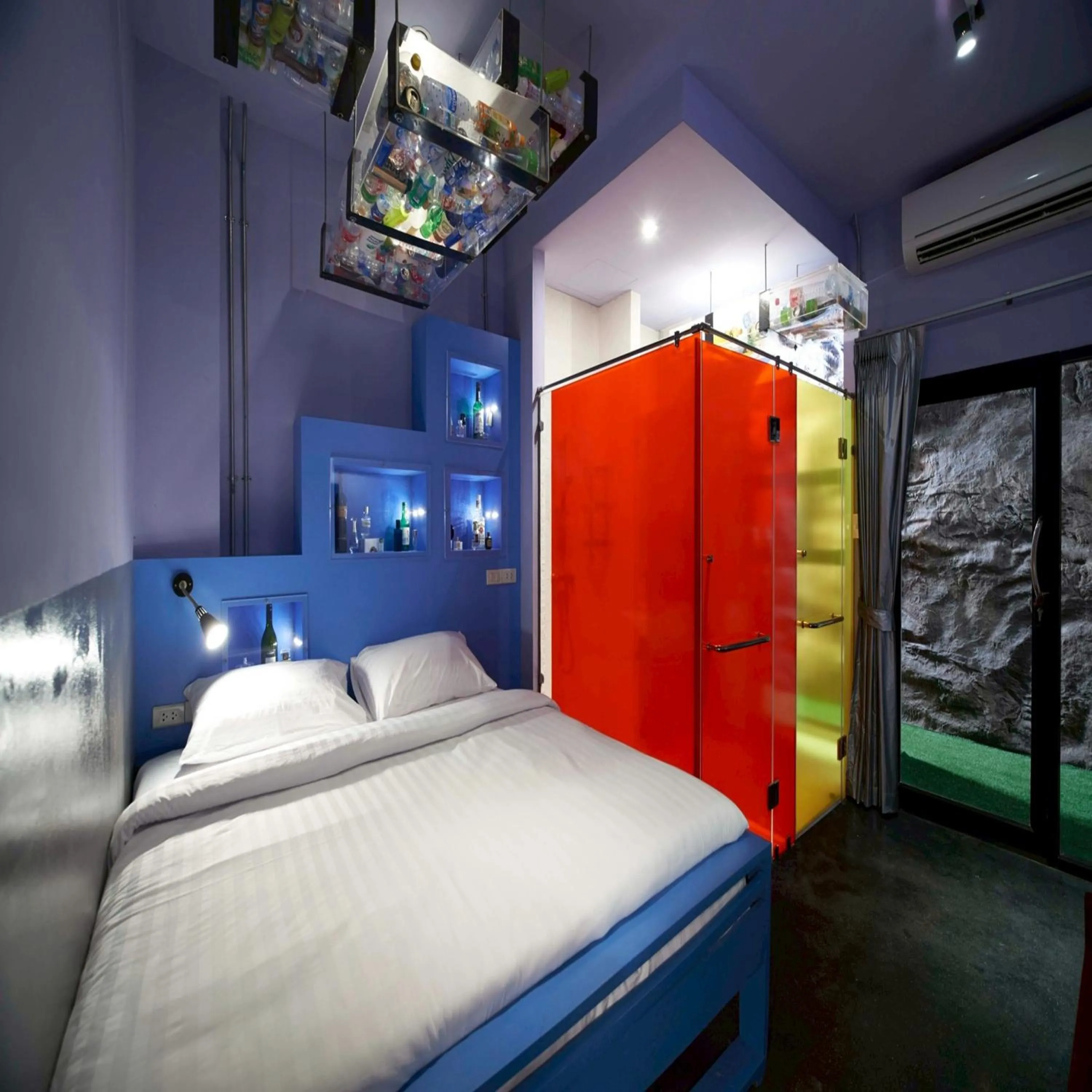 Photo of the whole room, Bed in Collection O Jasaen Stylish Unique Hotel