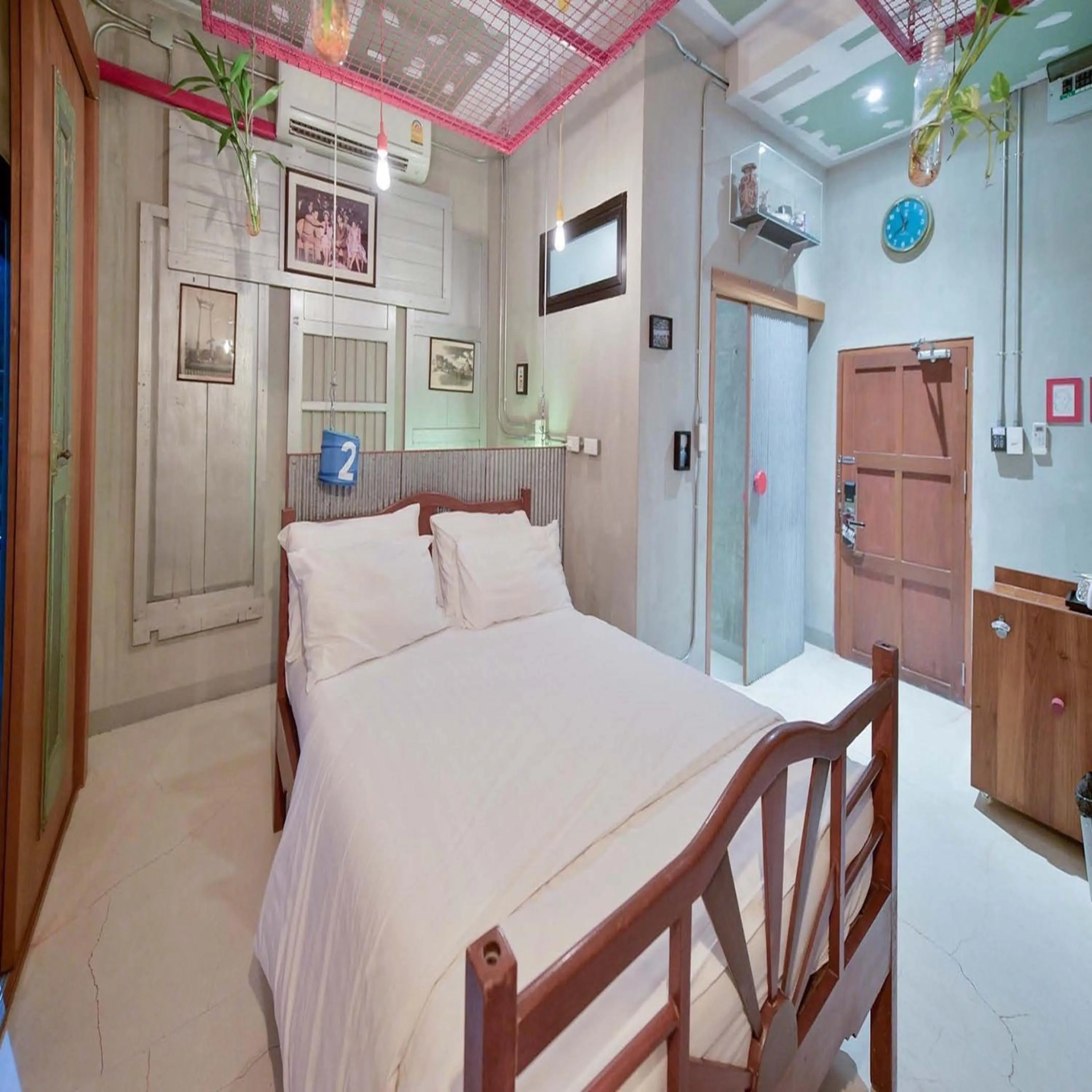 Photo of the whole room, Bed in Collection O Jasaen Stylish Unique Hotel