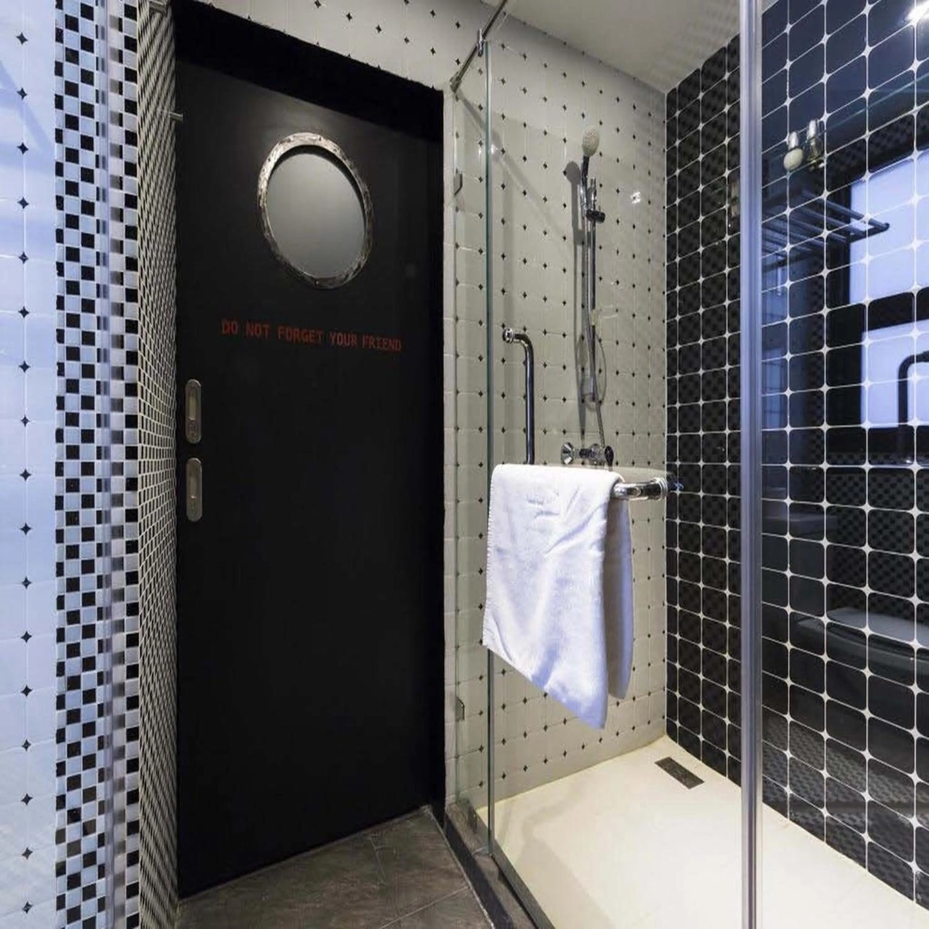 Bathroom in Collection O Jasaen Stylish Unique Hotel