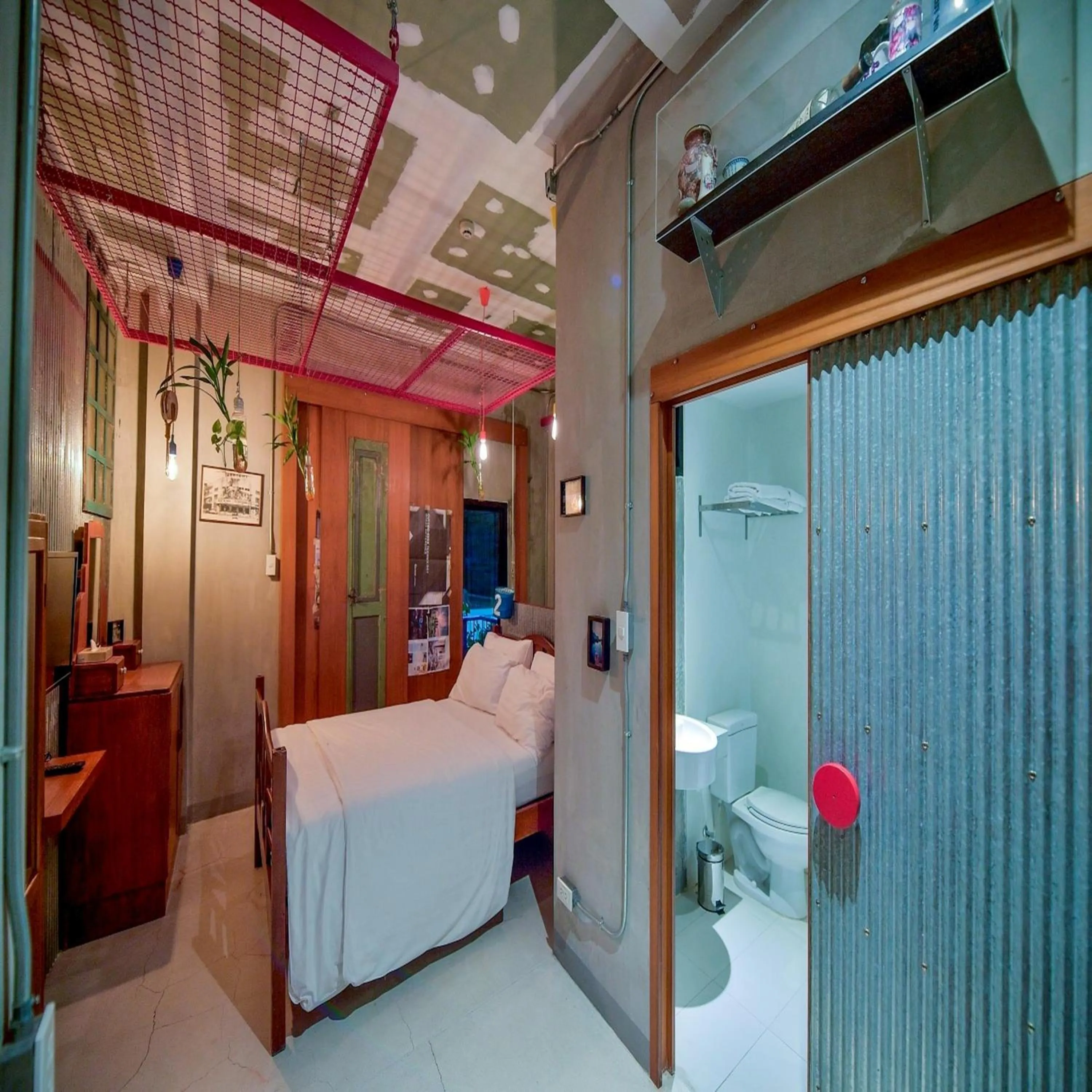 Photo of the whole room, Bed in Collection O Jasaen Stylish Unique Hotel