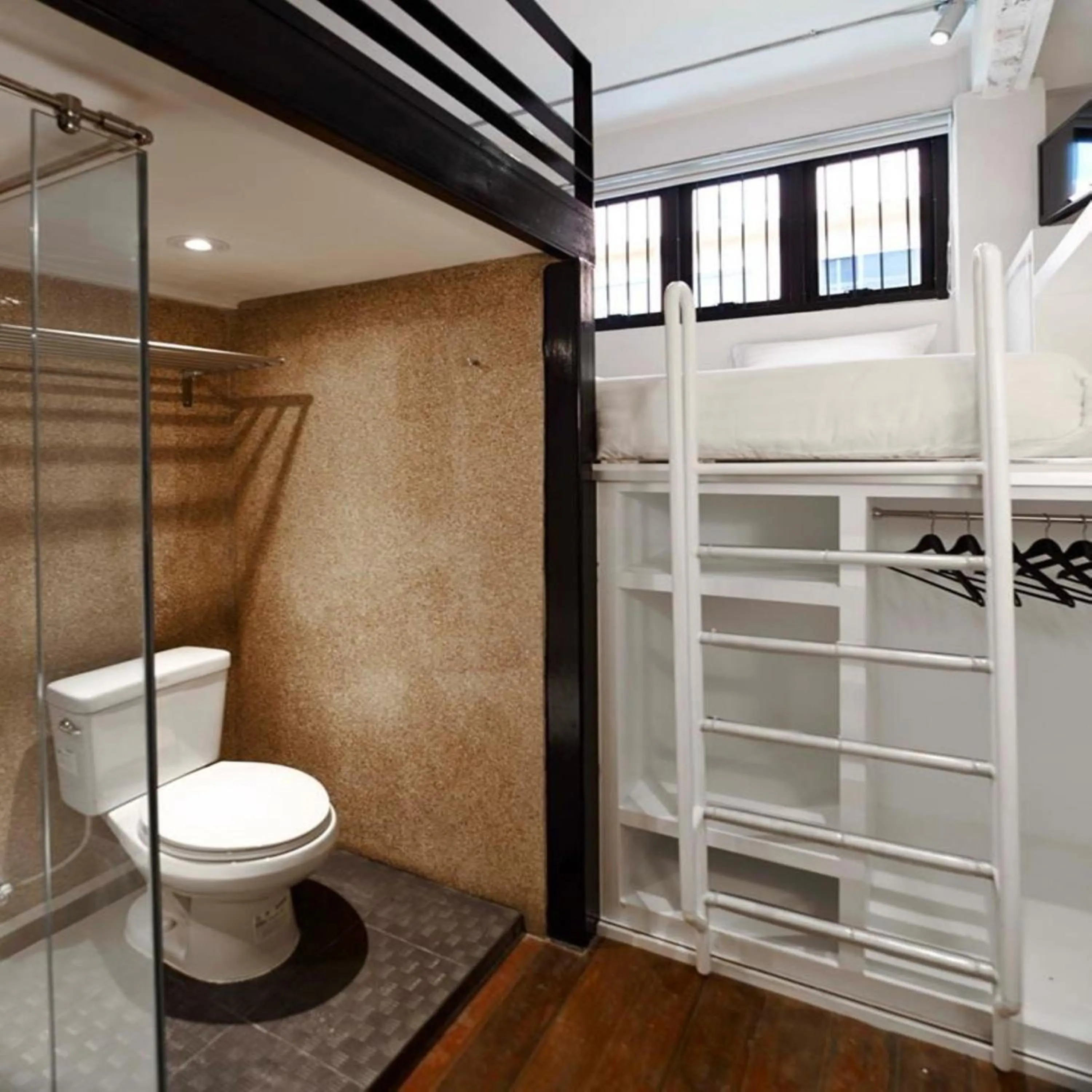 Bathroom in Collection O Jasaen Stylish Unique Hotel