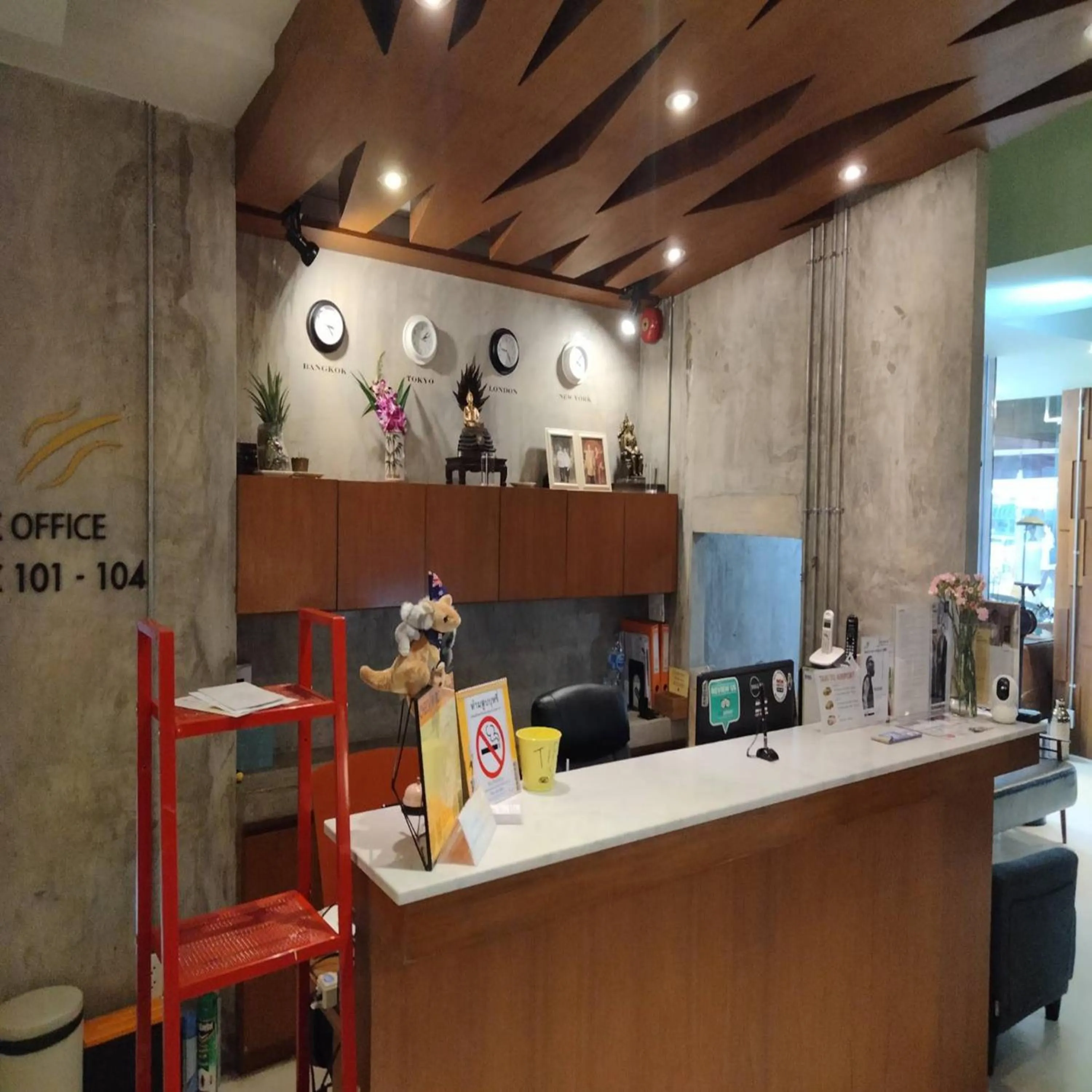 Lobby or reception in Collection O Jasaen Stylish Boutique Hotel