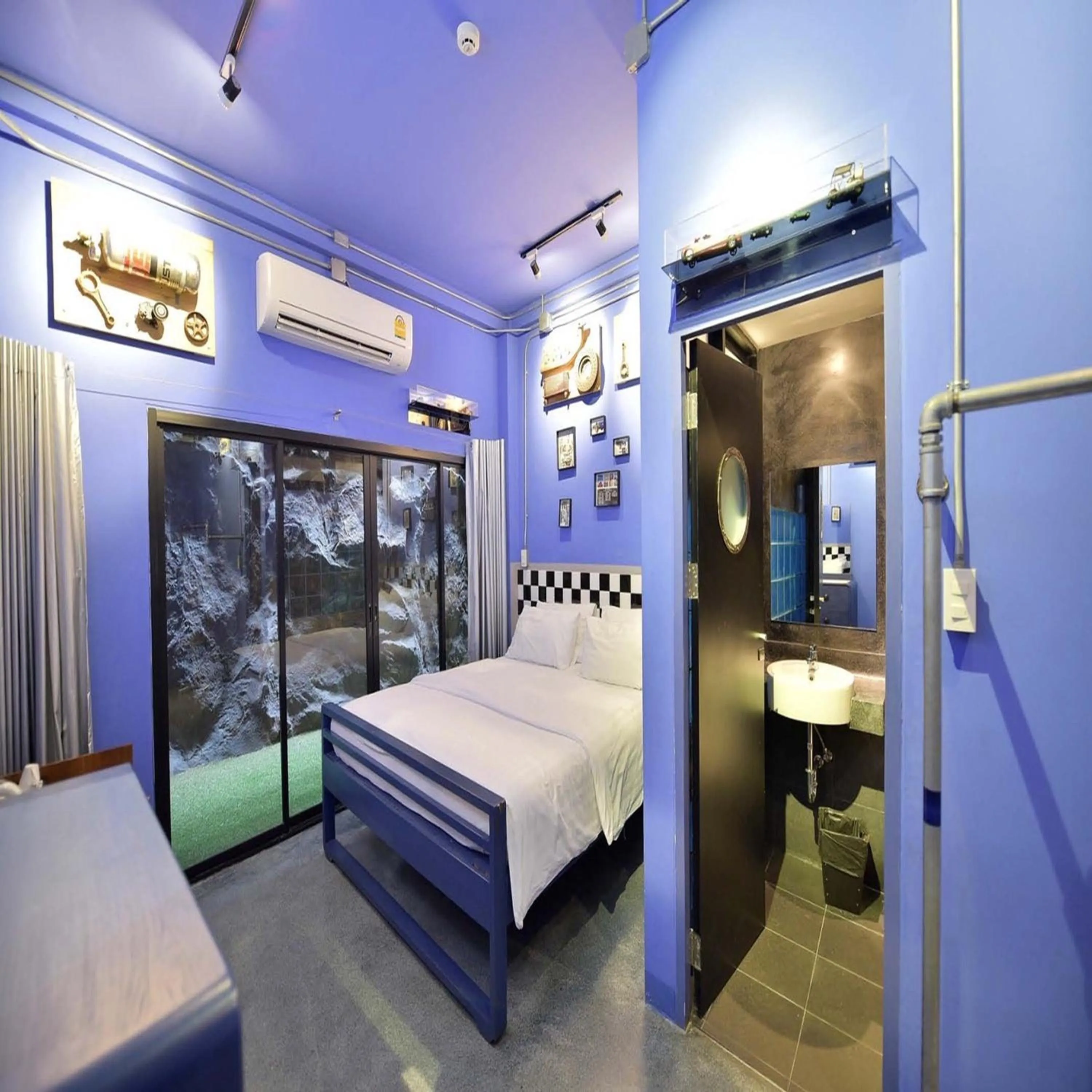 Photo of the whole room, Bed in Collection O Jasaen Stylish Unique Hotel