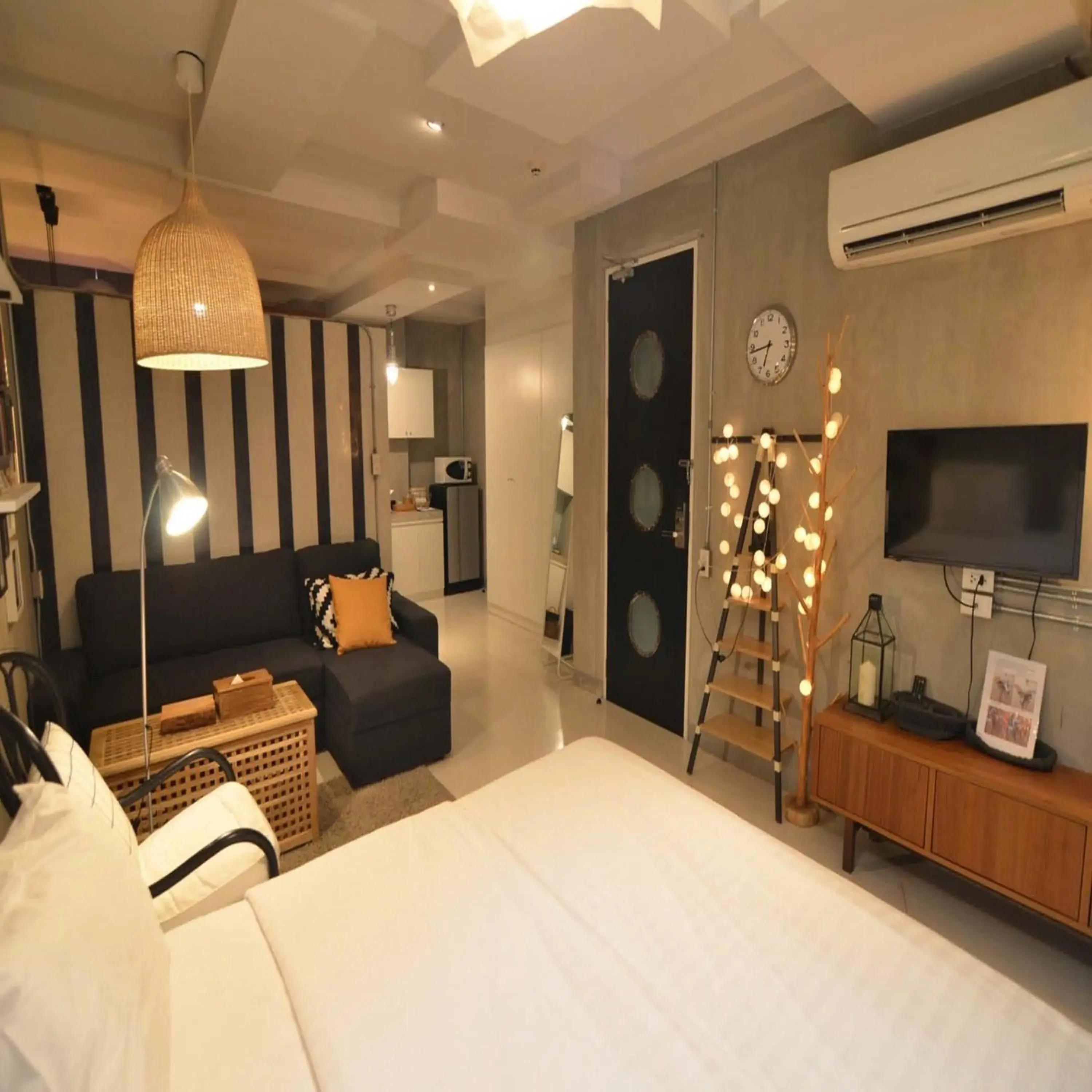 Photo of the whole room, Bed in Collection O Jasaen Stylish Boutique Hotel Photo of the whole room, Bed in Collection O Jasaen Stylish Boutique Hotel