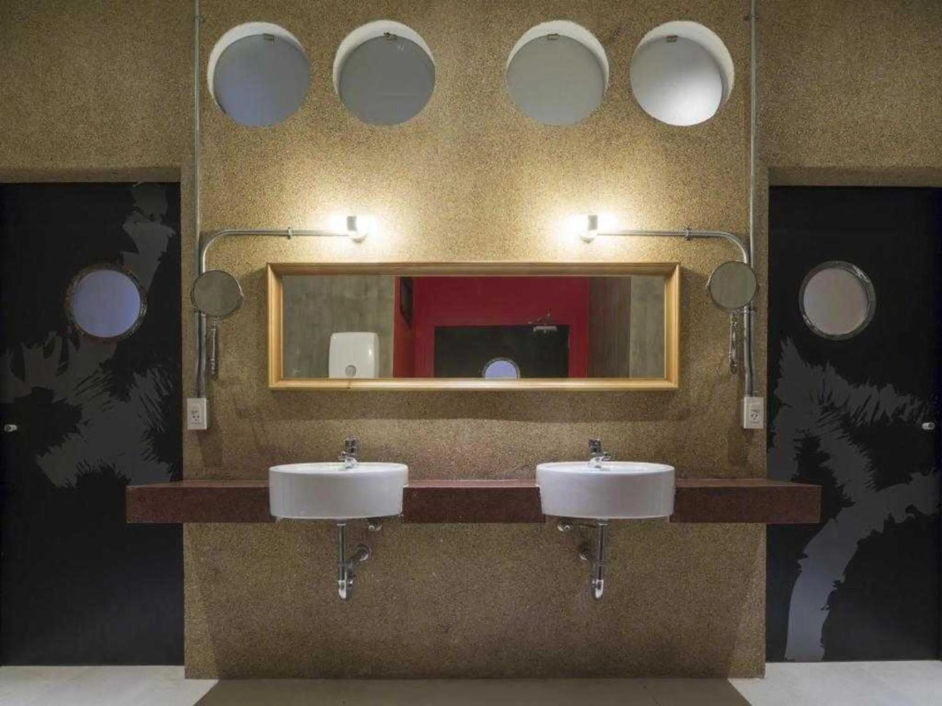 Bathroom in Collection O Jasaen Stylish Unique Hotel