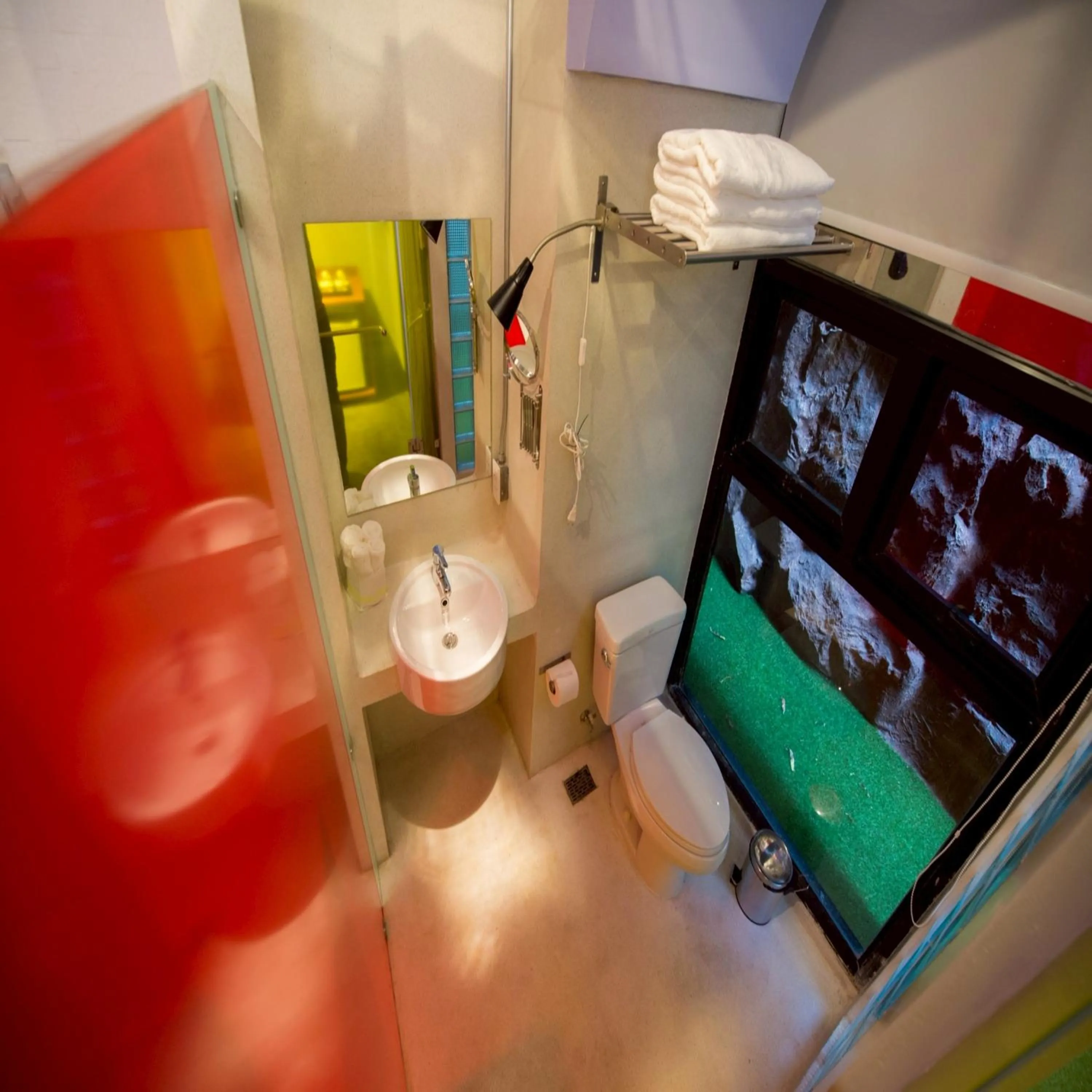 Bathroom in Collection O Jasaen Stylish Unique Hotel
